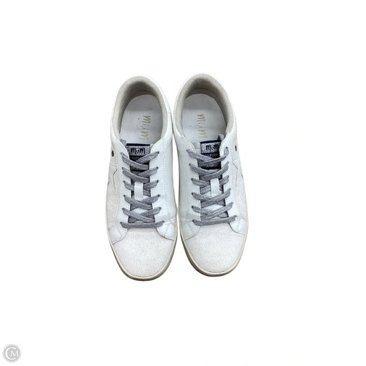 Shoes Sneakers By Clothes Mentor In White, Size: 6.5