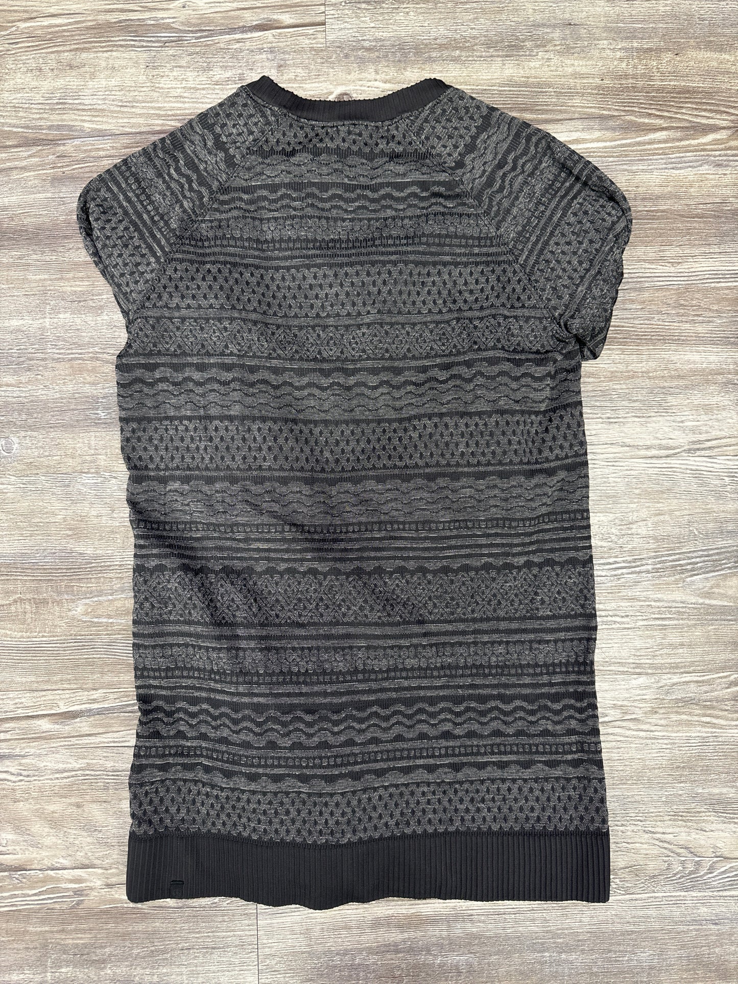 Athletic Top Long Sleeve Crewneck By Lululemon In Black & Grey, Size: 10