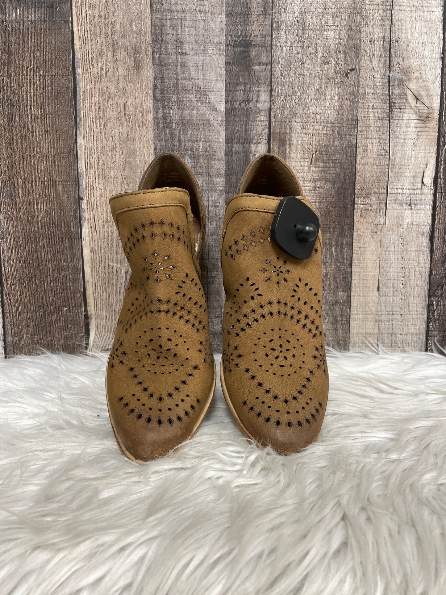 Boots Ankle Heels By Very Volatile Size: 6
