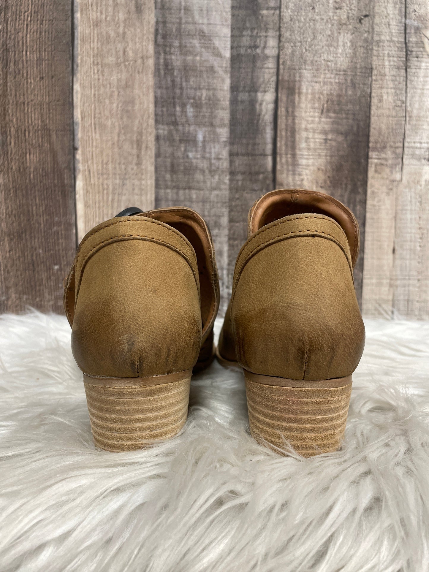Boots Ankle Heels By Very Volatile Size: 6
