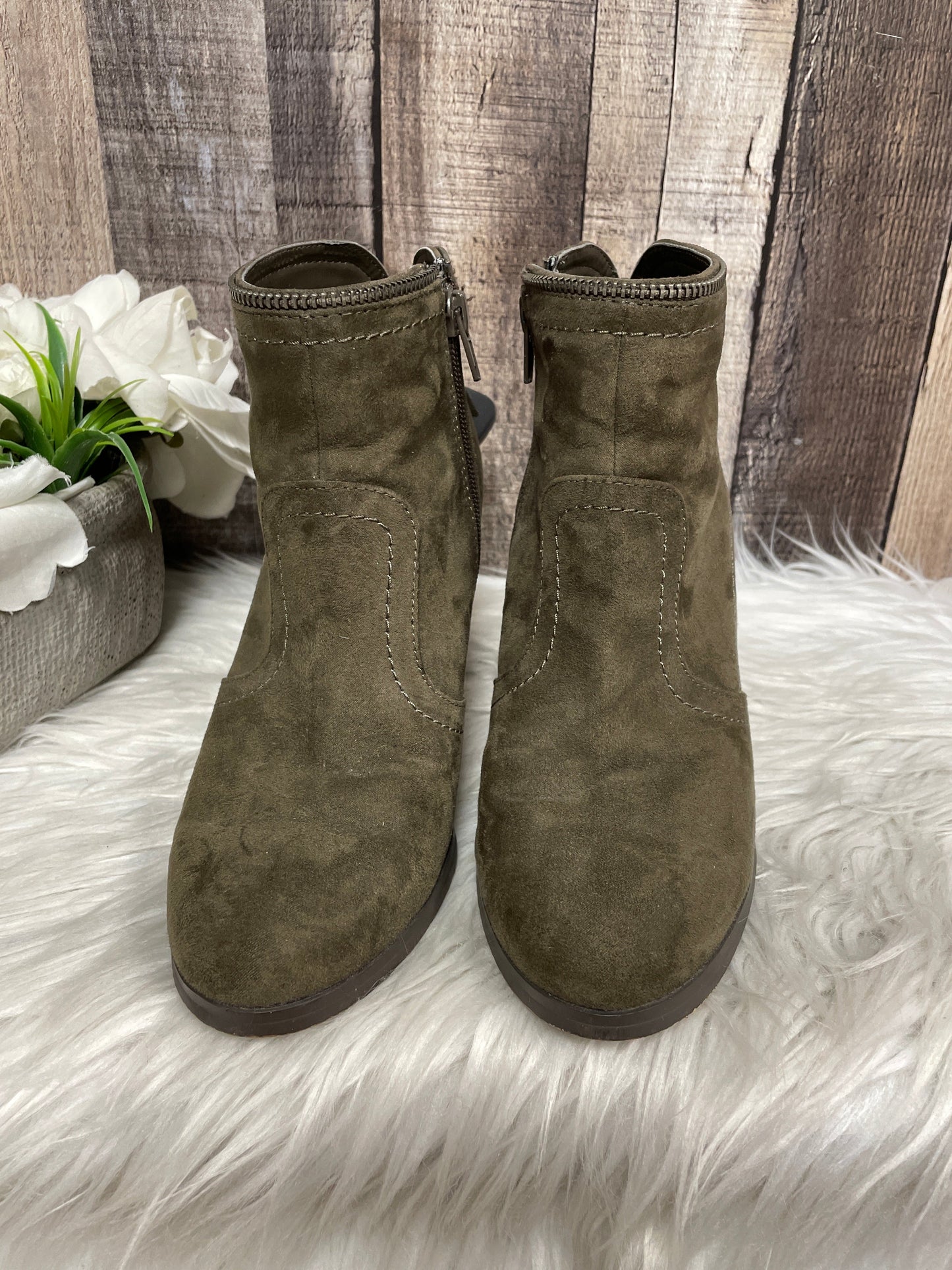 Boots Ankle Heels By Crown Vintage Size: 7