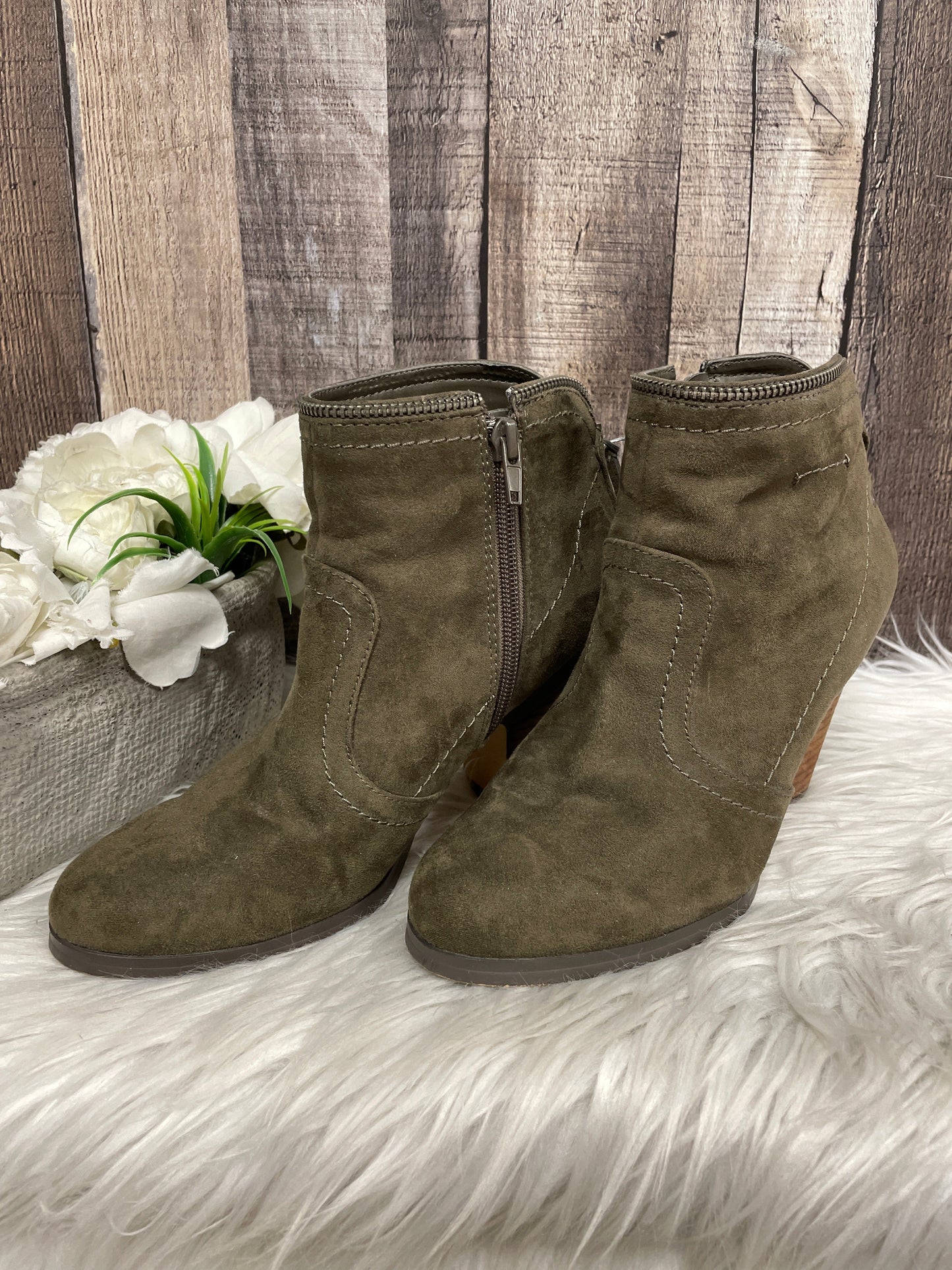 Boots Ankle Heels By Crown Vintage Size: 7