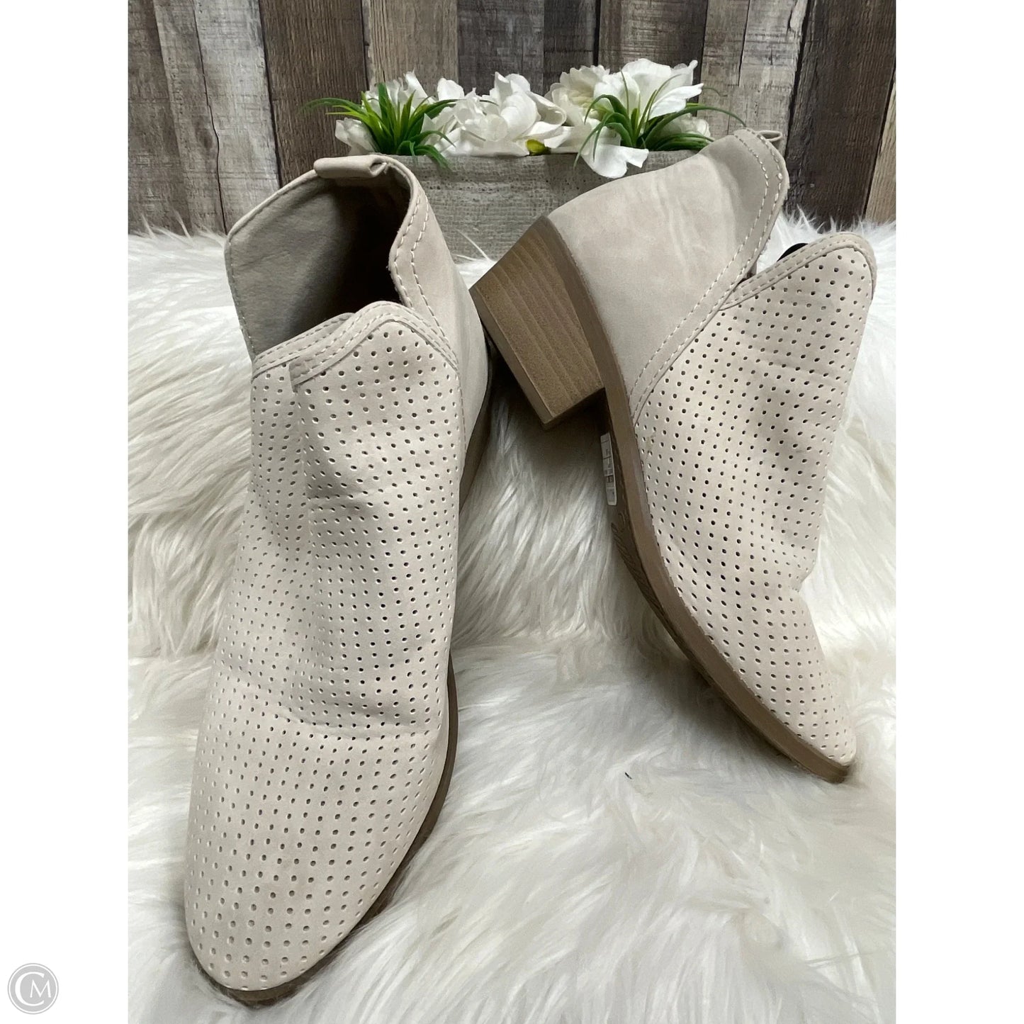 Boots Ankle Flats By Time And Tru In Cream, Size: 10
