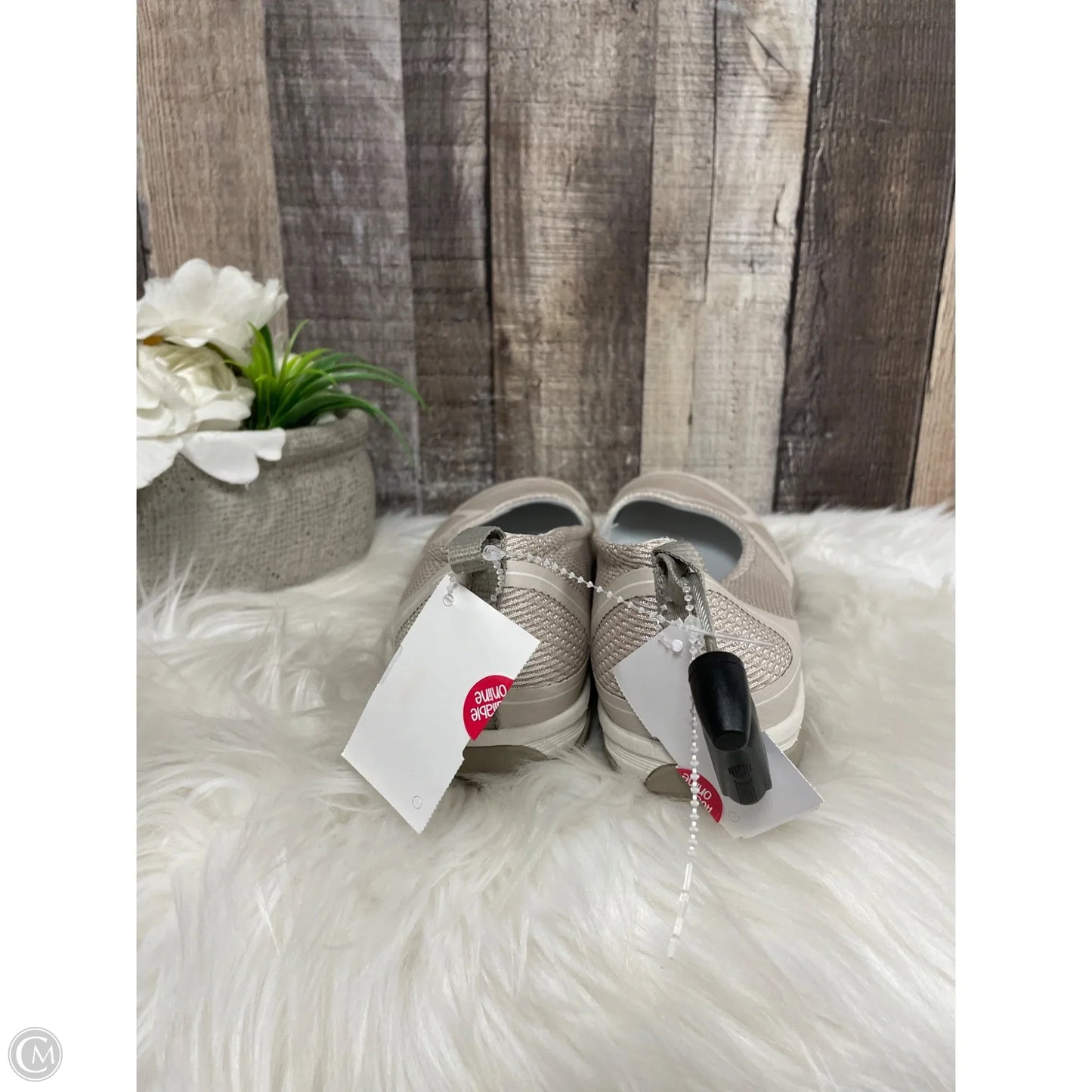 Shoes Flats By Merrell In Beige, Size: 8