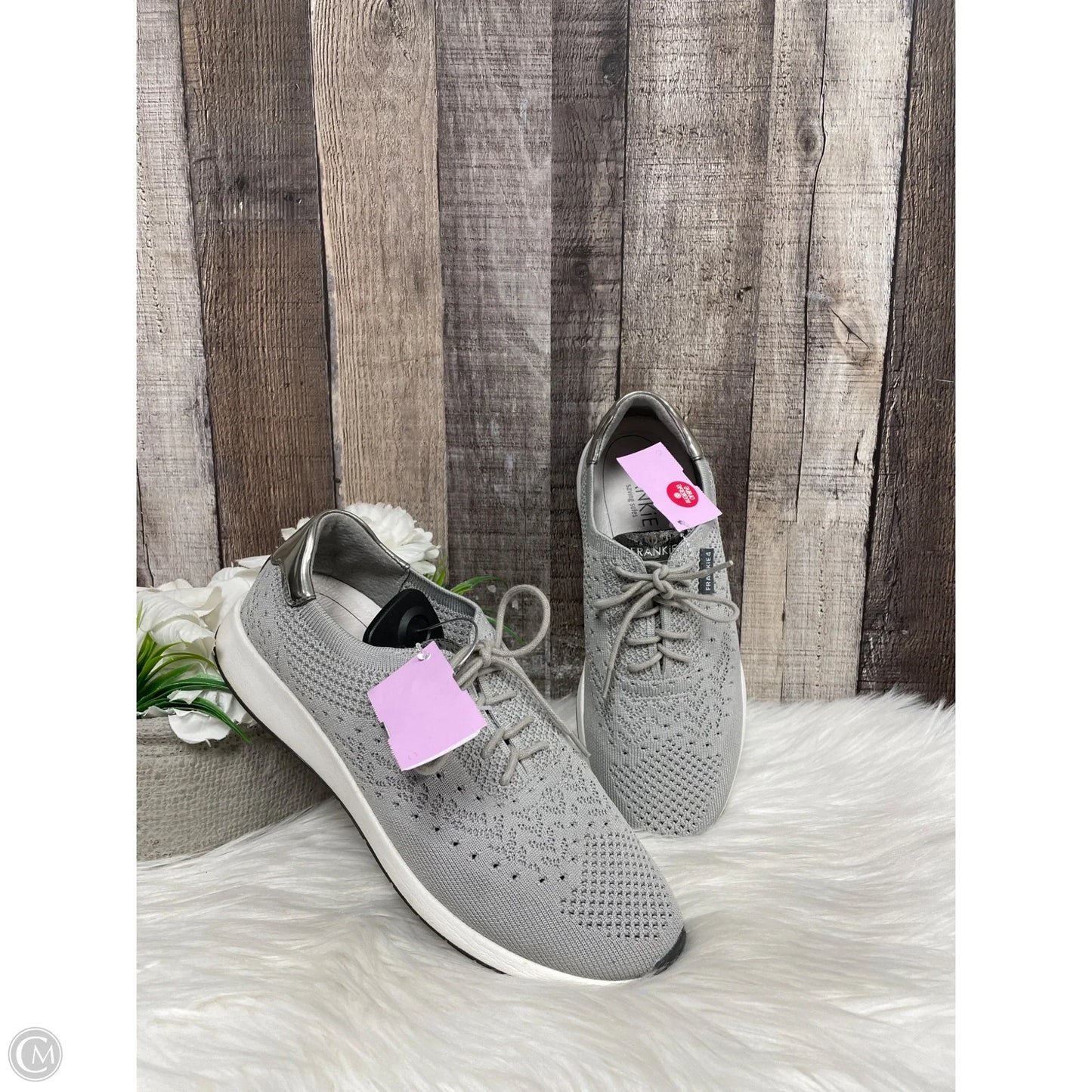 Shoes Sneakers By Cme In Grey, Size: 7