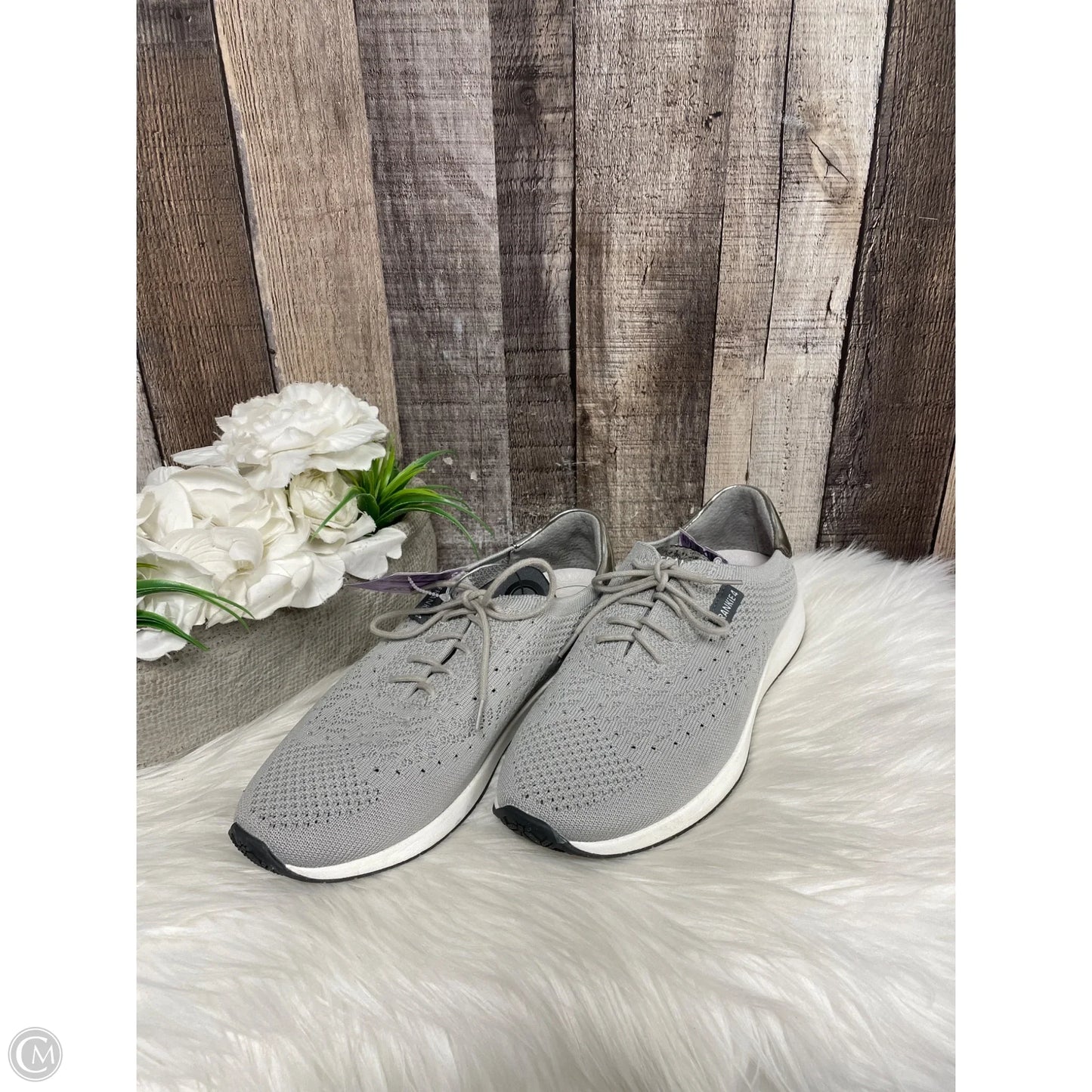 Shoes Sneakers By Cme In Grey, Size: 7