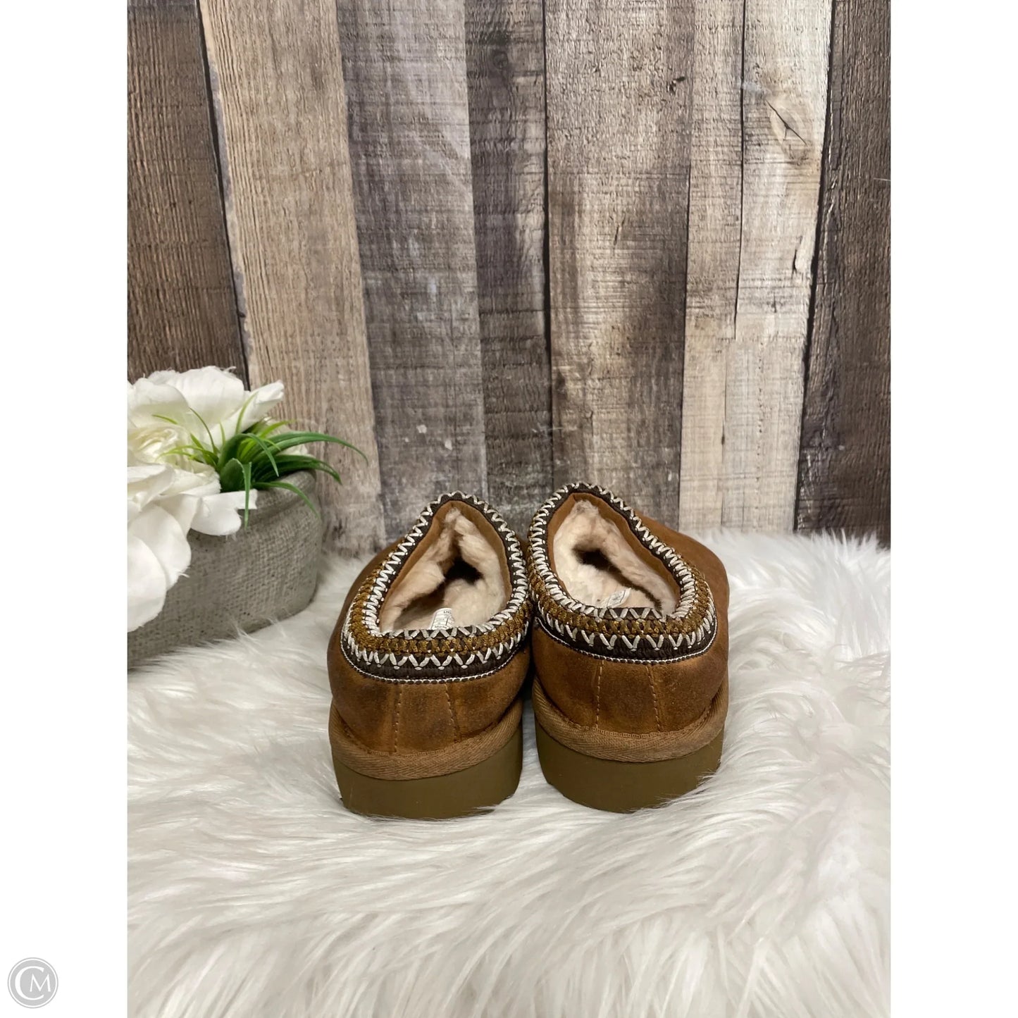 Shoes Designer By Ugg In Brown, Size: 5