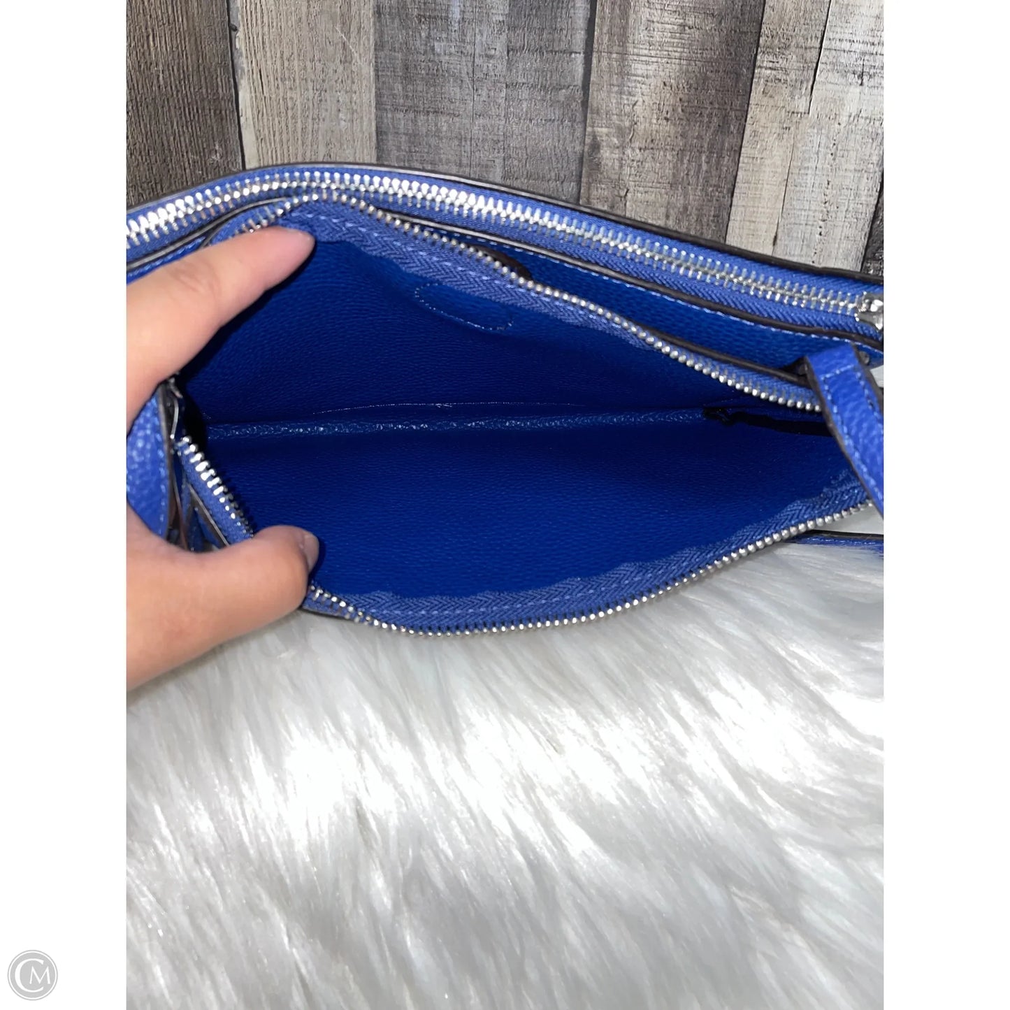 Crossbody By Guess, Size: Medium