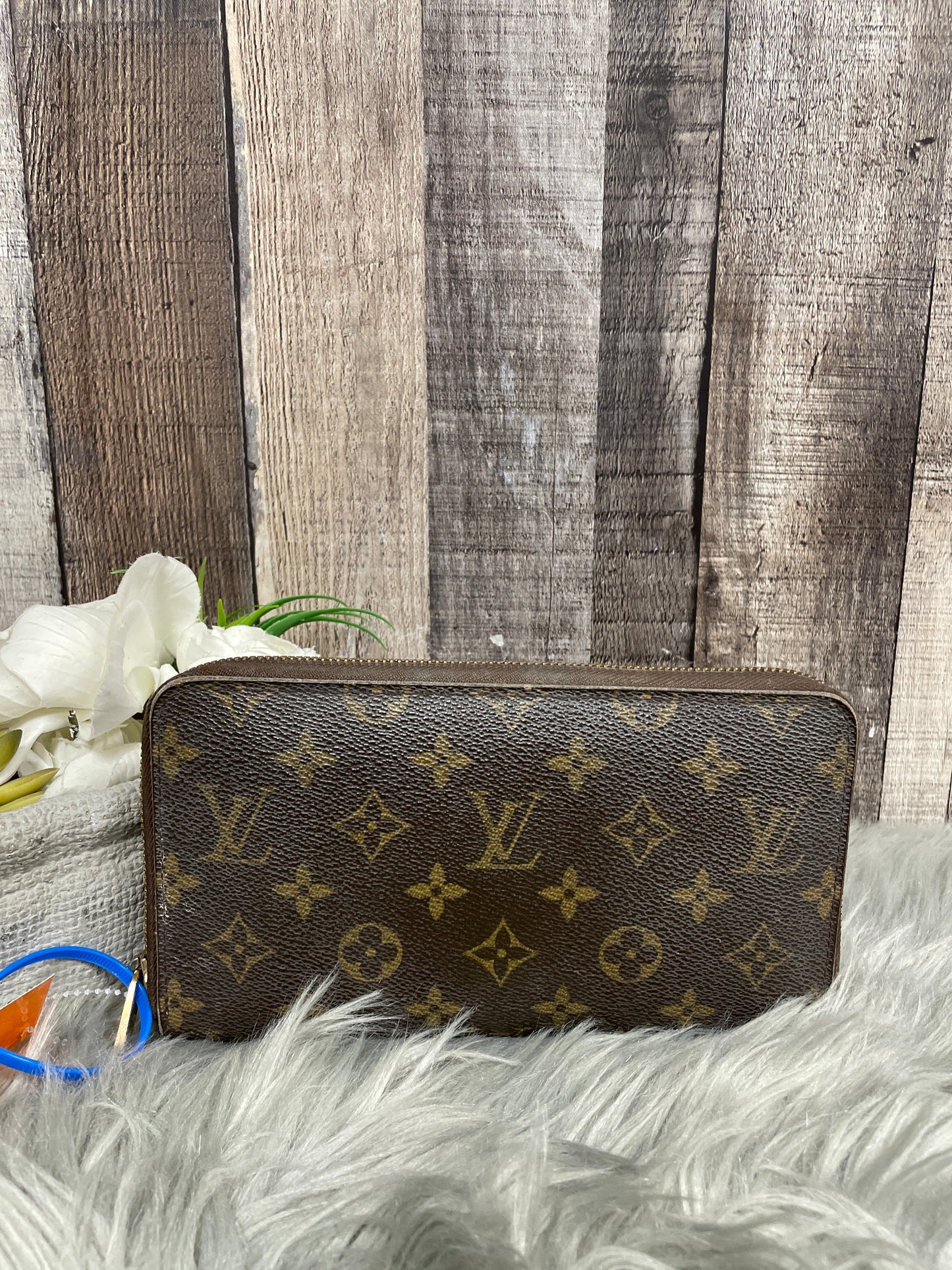 Wallet Luxury Designer By Louis Vuitton Size: Large