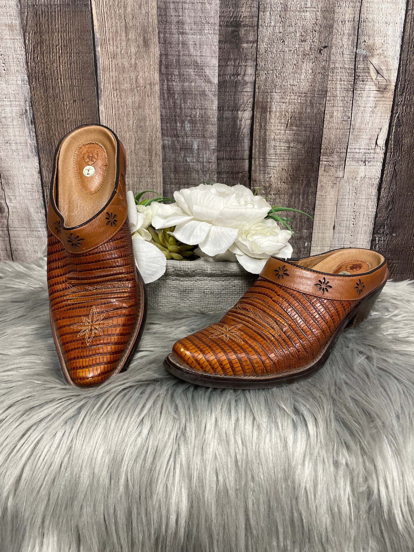 Shoes Heels Block By Ariat Size: 7