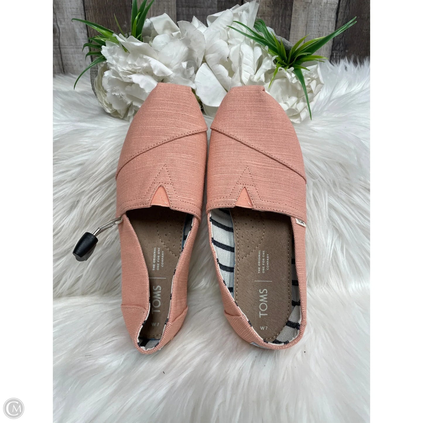 Shoes Flats By Toms In Peach, Size: 7