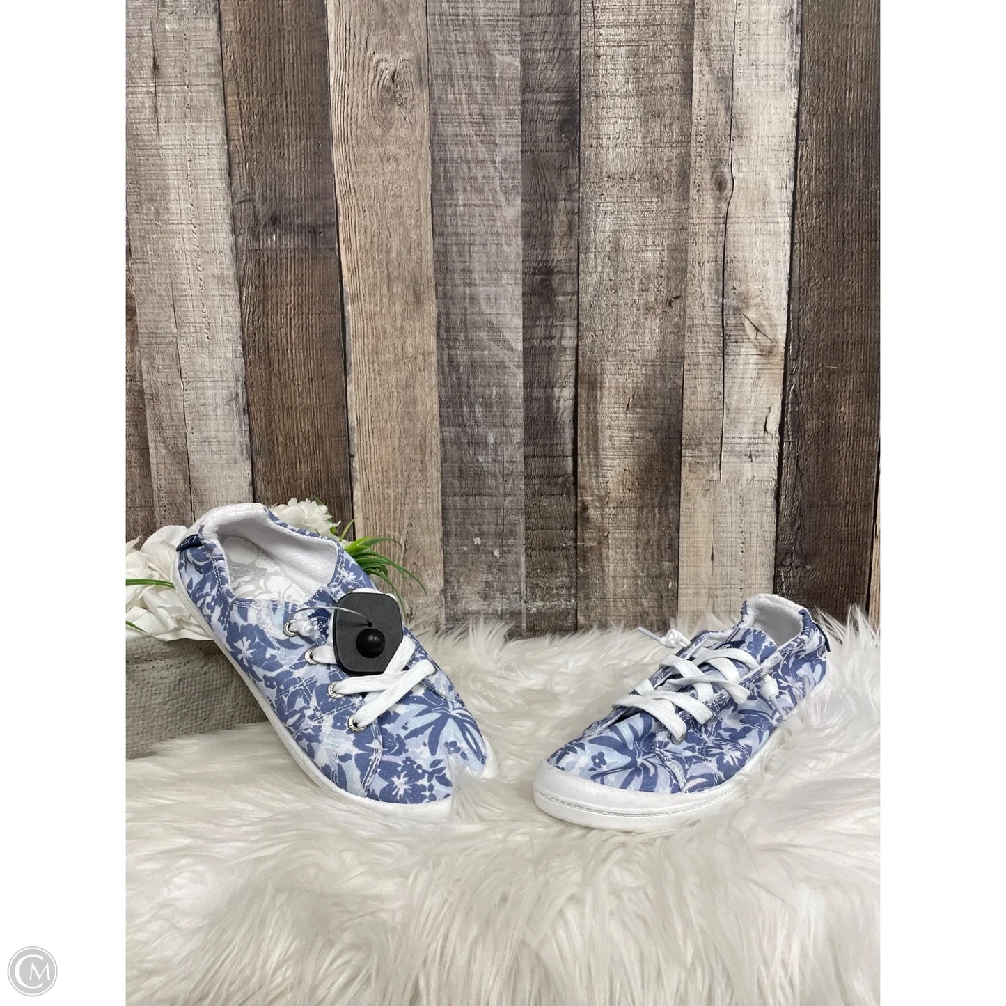 Shoes Sneakers By Roxy In Blue & White, Size: 8