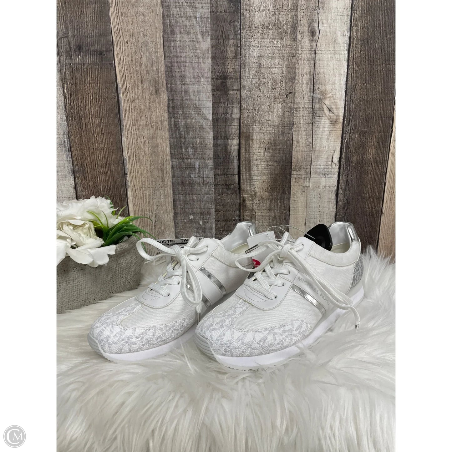 Shoes Sneakers By Michael Kors In White, Size: 8