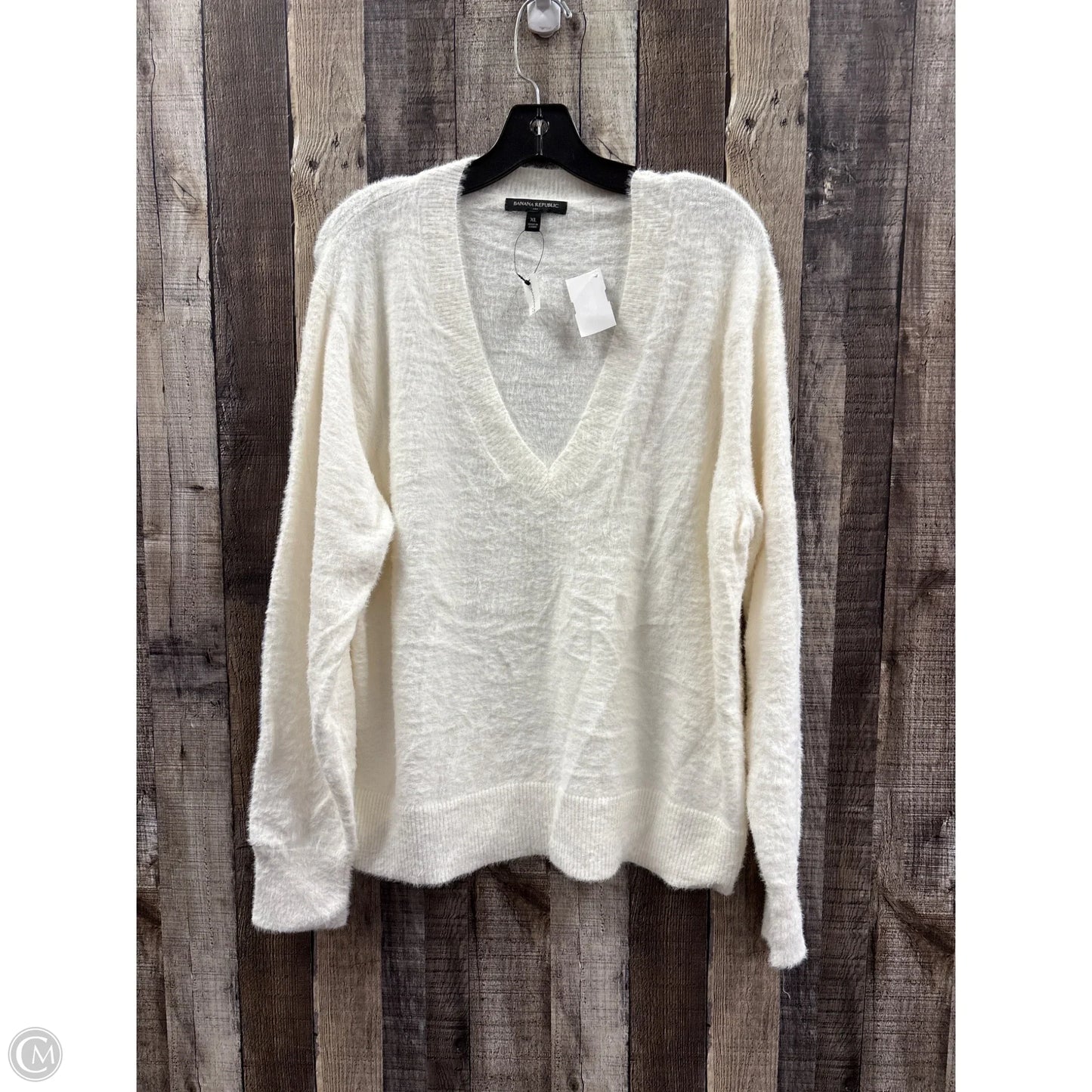 Sweater By Banana Republic In Cream, Size: Xl