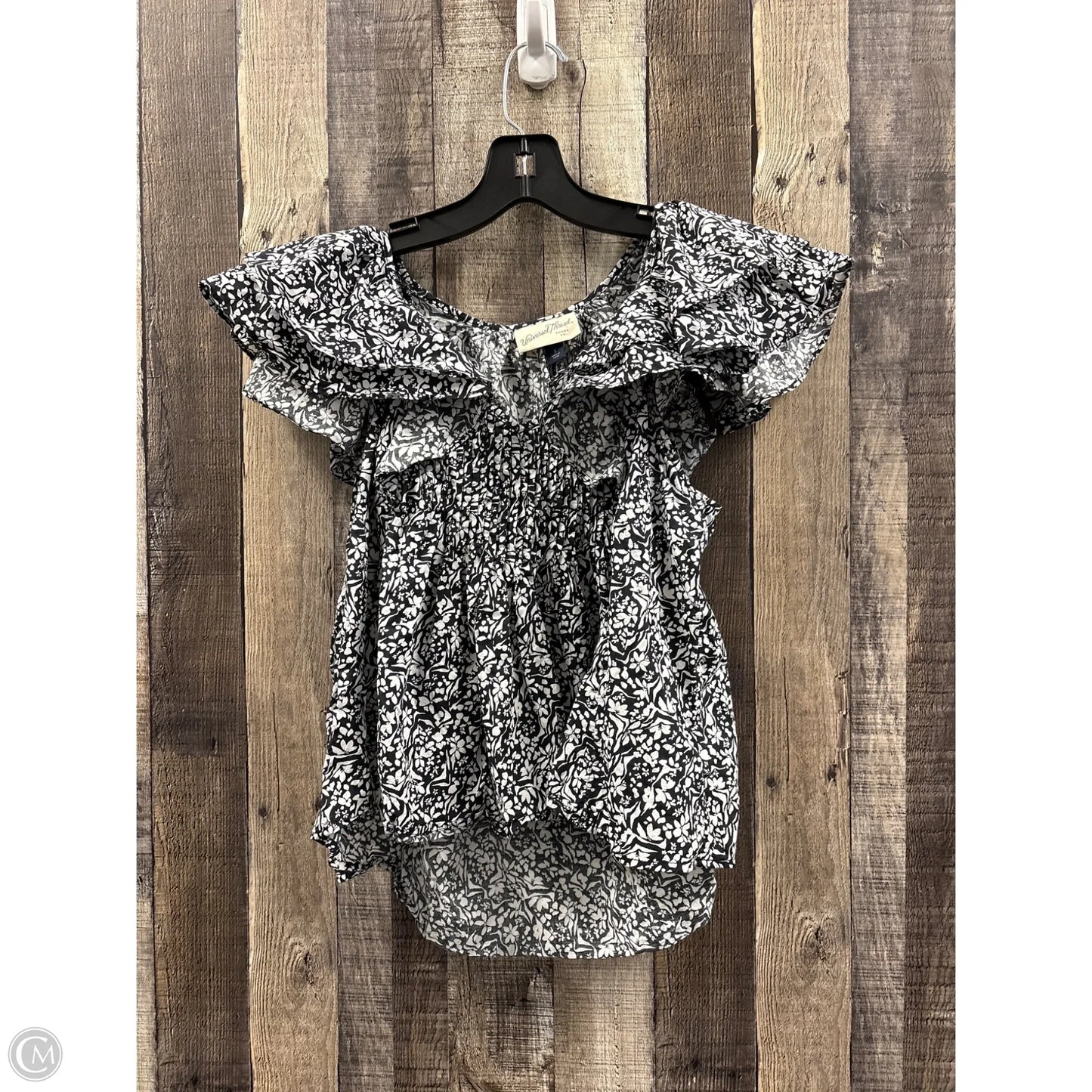 Top Short Sleeve By Universal Thread In Black & White, Size: S