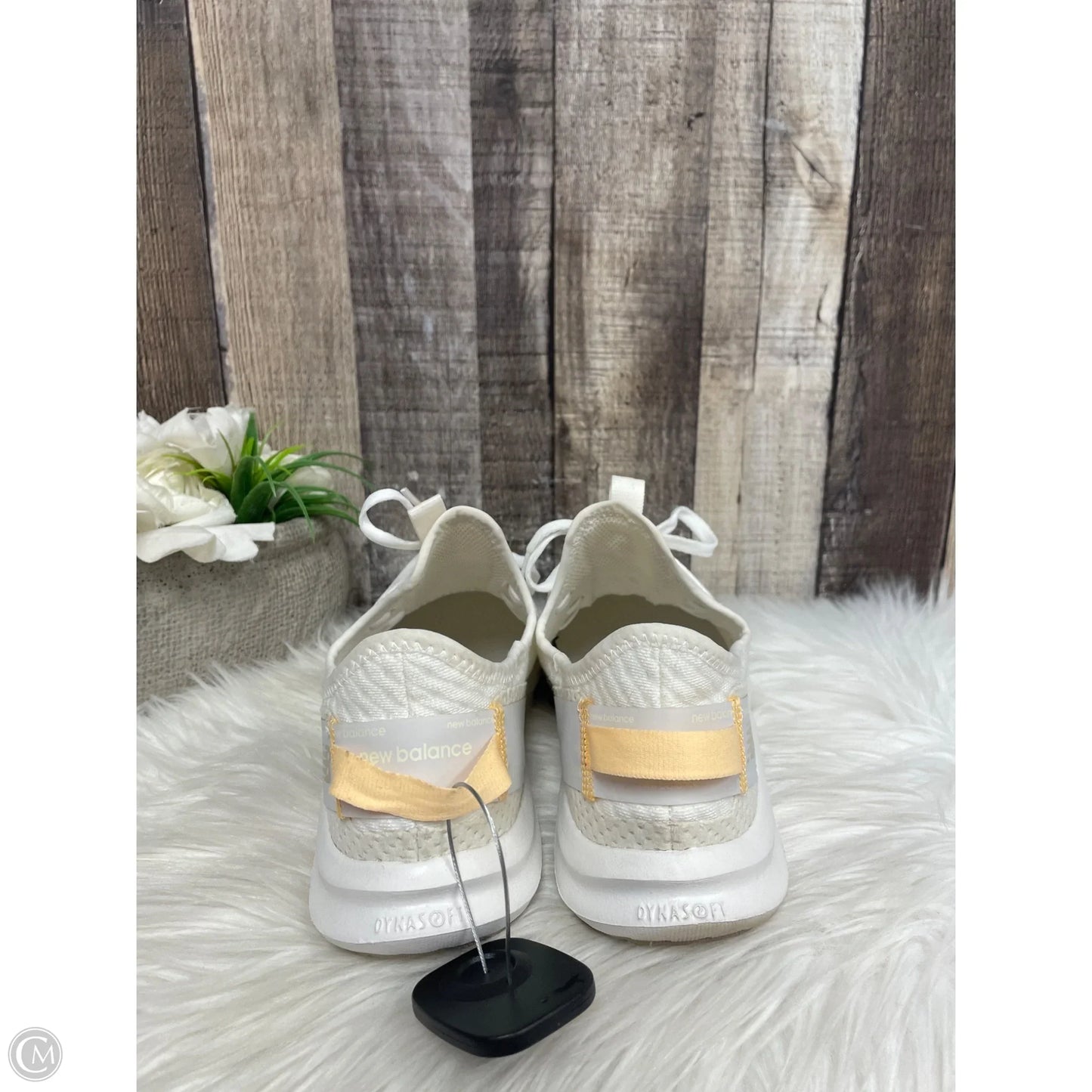 Shoes Athletic By New Balance In Ivory, Size: 7.5