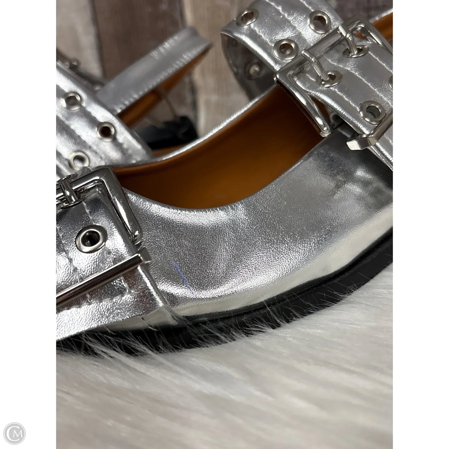 Shoes Flats By Cmf In Silver, Size: 6