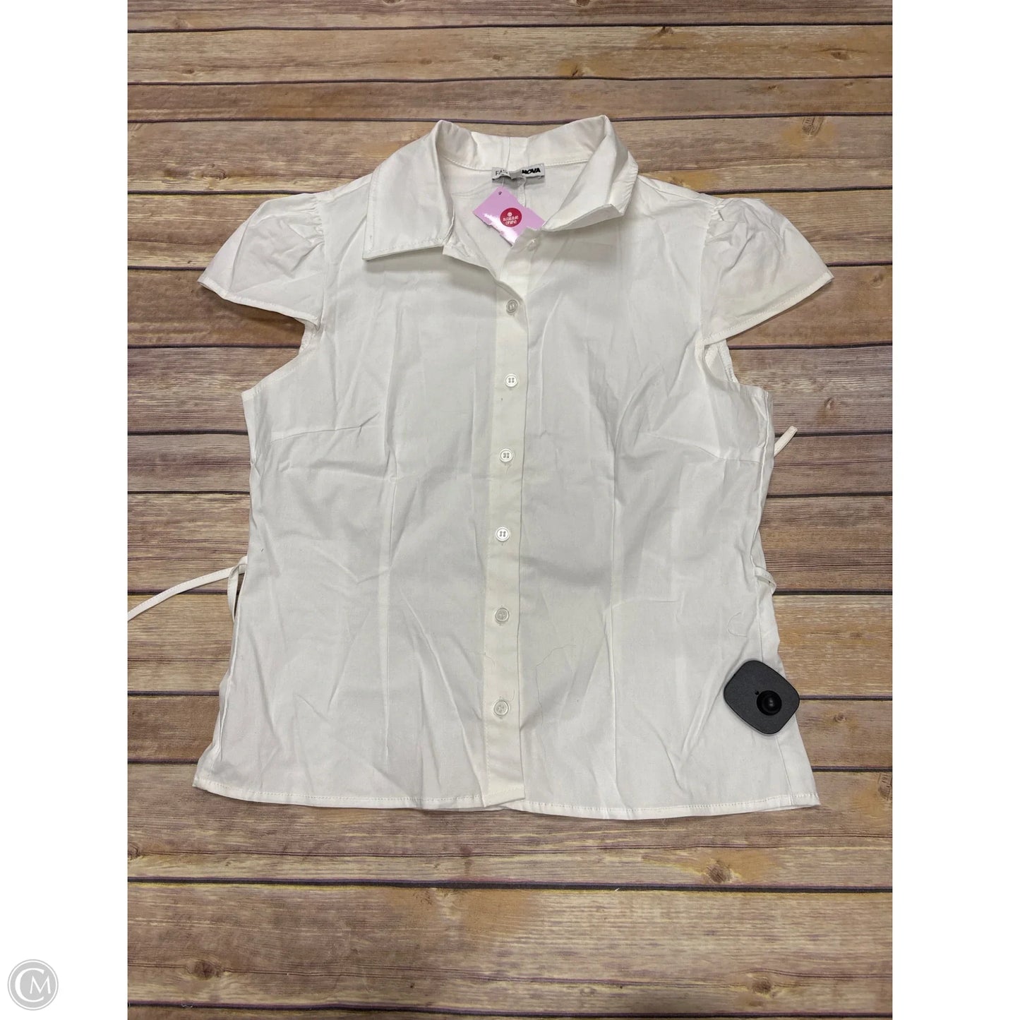 Top Short Sleeve By Fashion Nova In White, Size: S