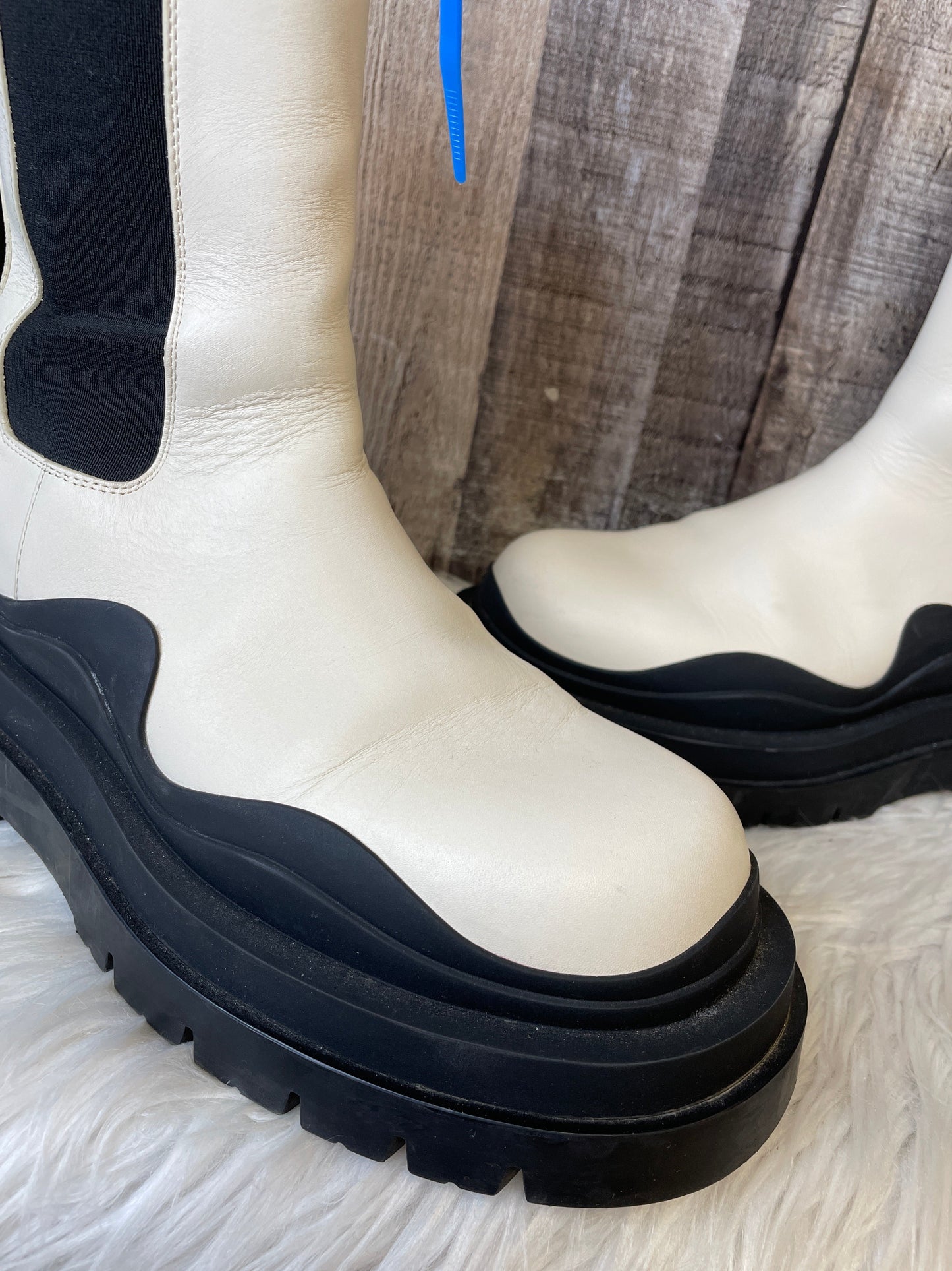 Boots Luxury Designer By Bottega Veneta Size: 7