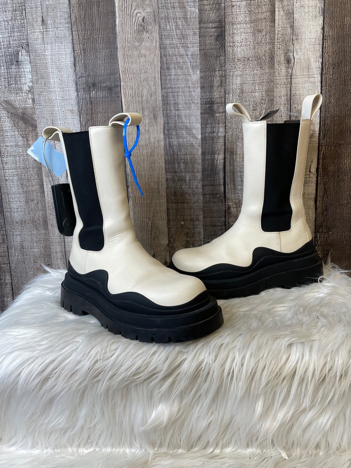 Boots Luxury Designer By Bottega Veneta Size: 7