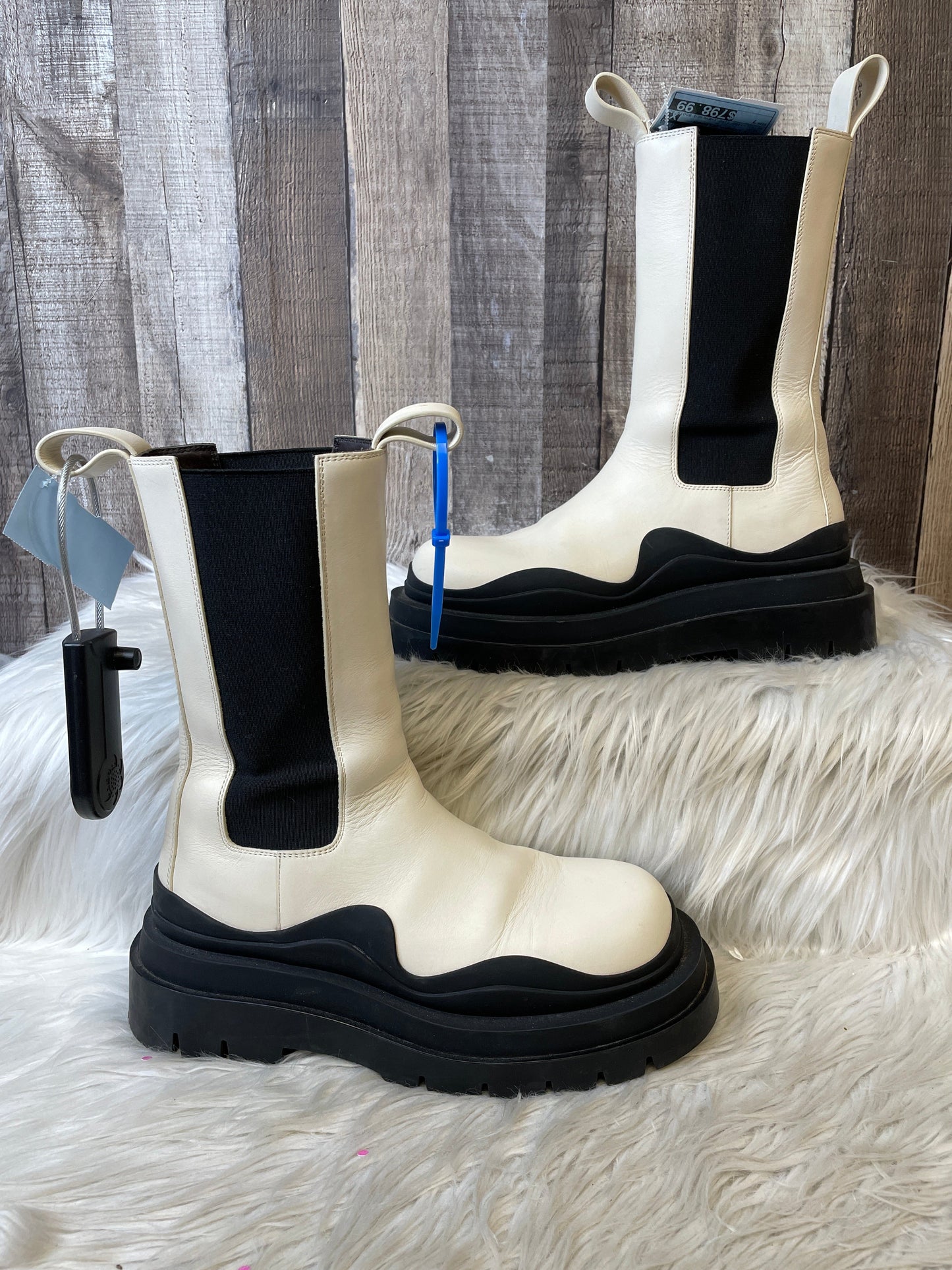 Boots Luxury Designer By Bottega Veneta Size: 7