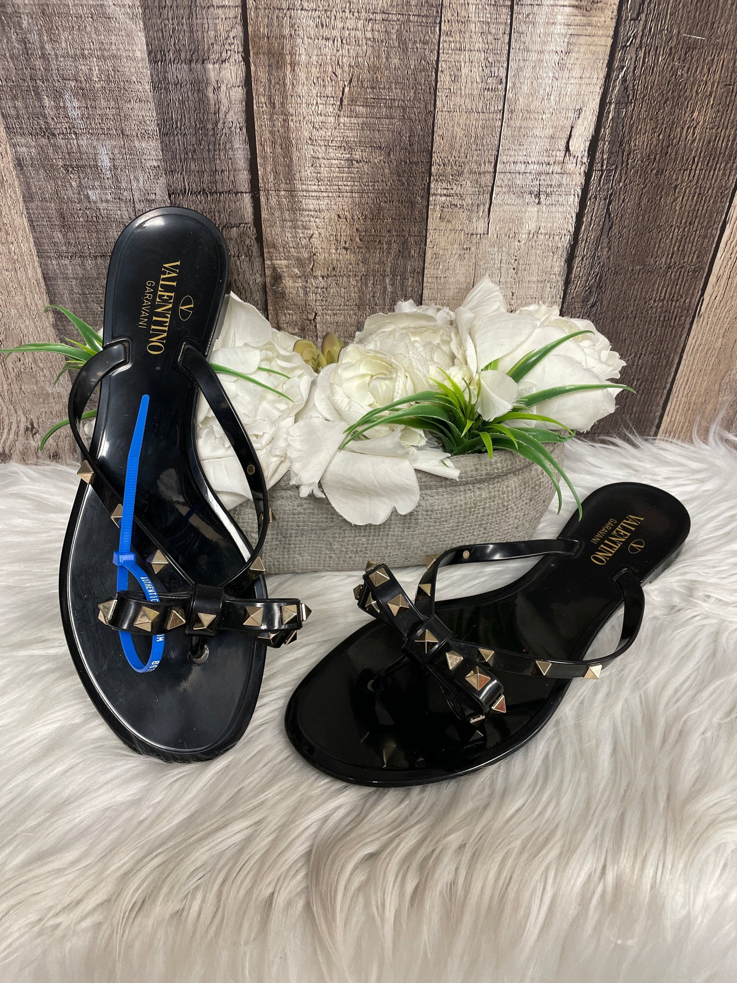Sandals Luxury Designer By Valentino Size: 11