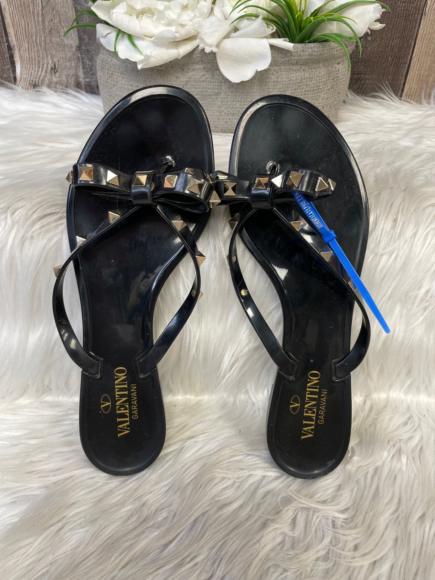 Sandals Luxury Designer By Valentino Size: 11