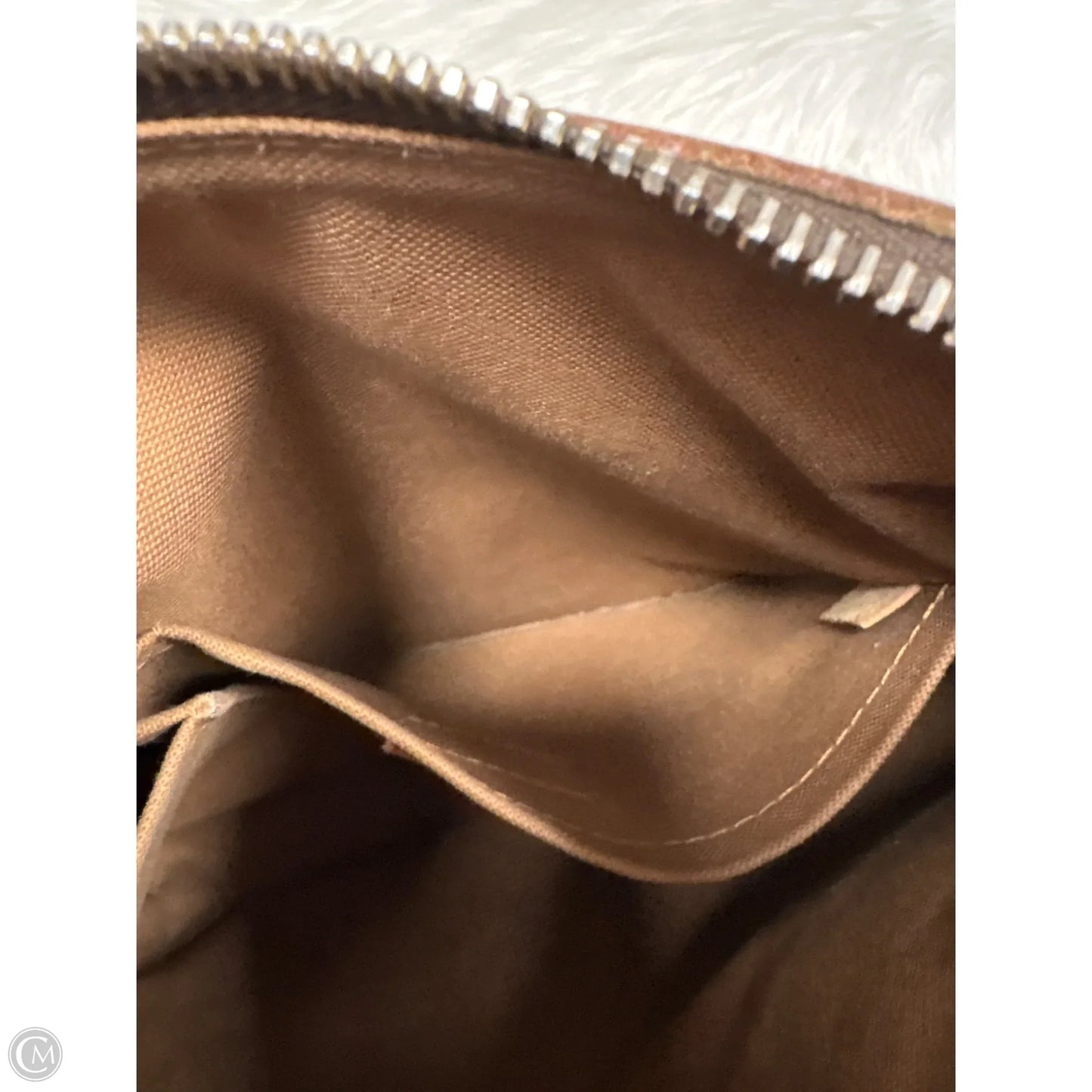 Crossbody Luxury Designer By Louis Vuitton, Size: Medium