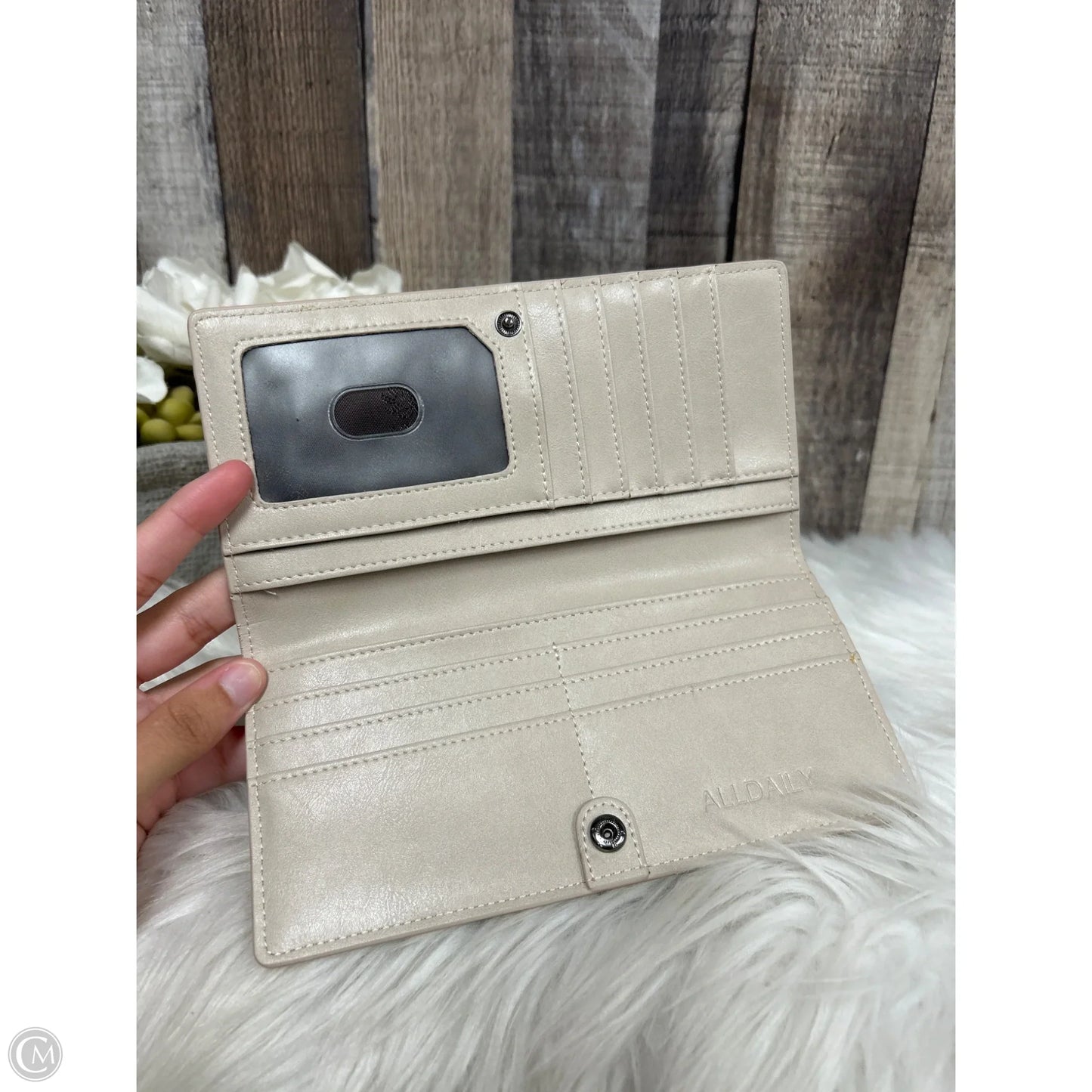 Wallet By Cmf, Size: Small