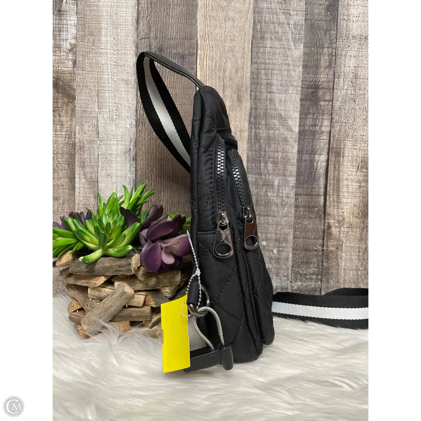 Crossbody By Universal Thread, Size: Medium