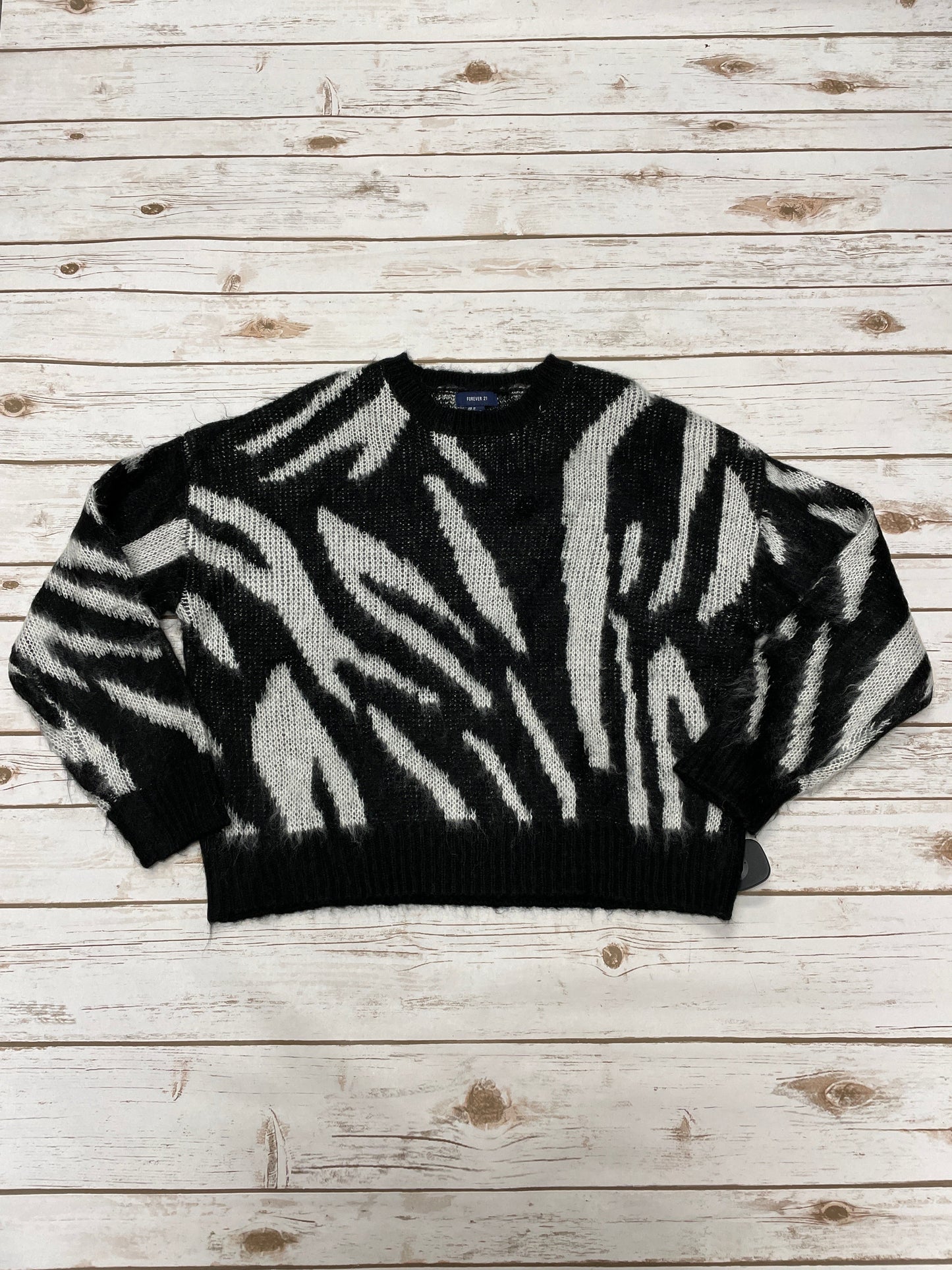 Sweater By Forever 21 In Black & White, Size: M
