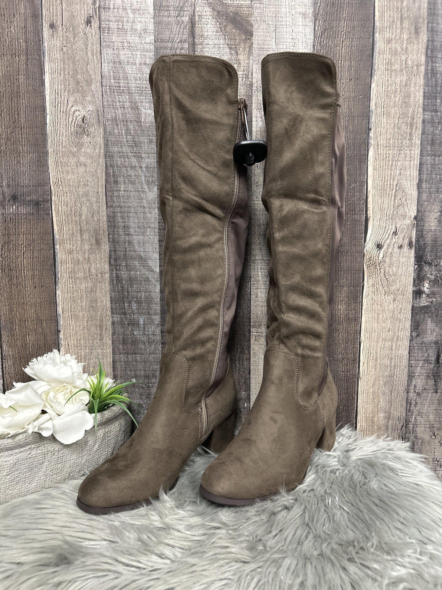 Boots Knee Heels By Cme Size: 8
