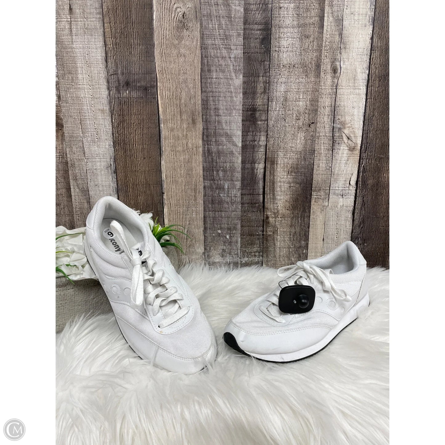 Shoes Athletic By Saucony In White, Size: 9