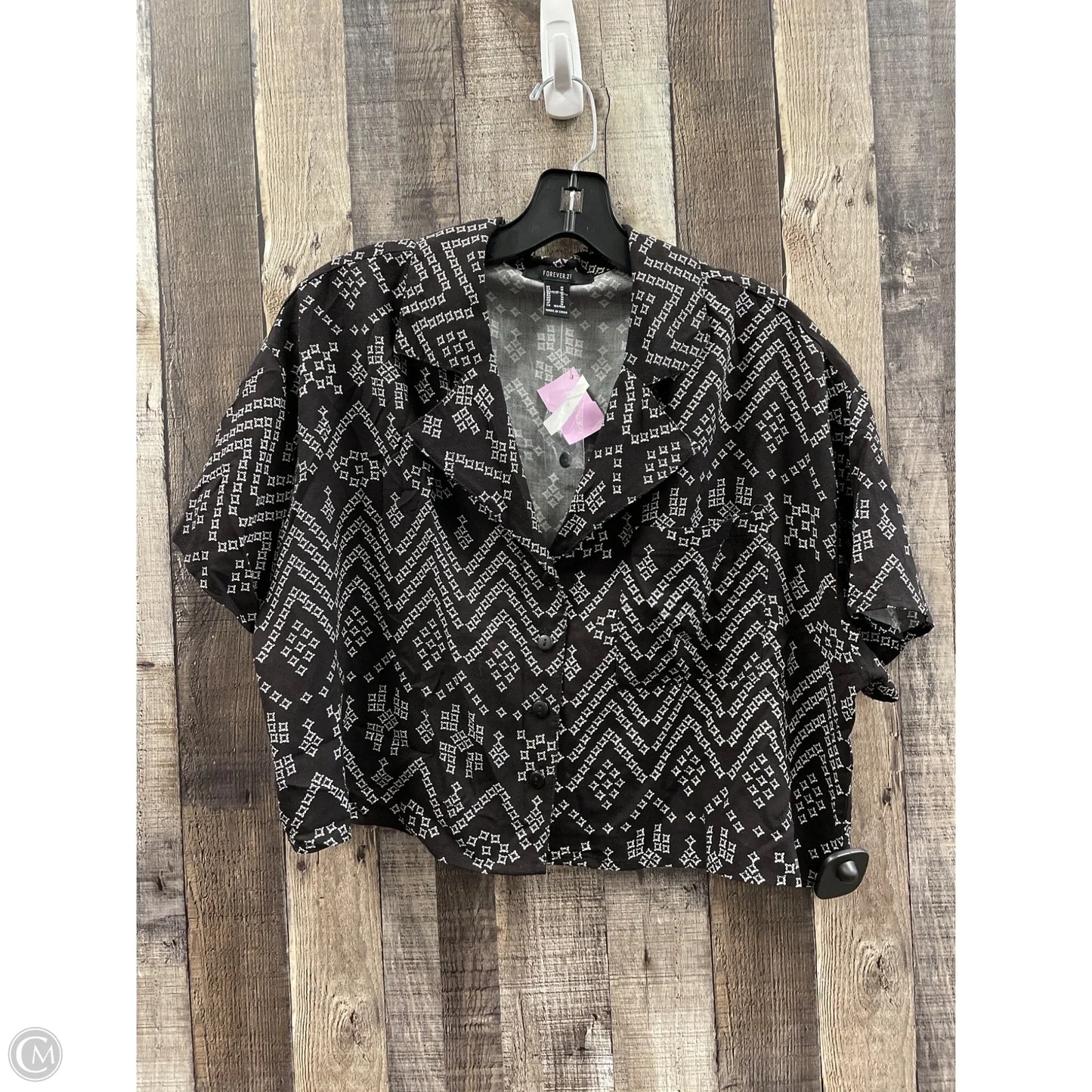 Top Short Sleeve By Forever 21 In Black & White, Size: M