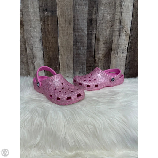 Shoes Flats By Crocs In Pink, Size: 8