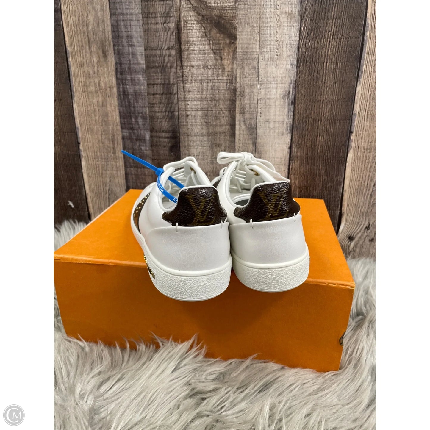 Shoes Luxury Designer By Louis Vuitton In Brown & White, Size: 8.5