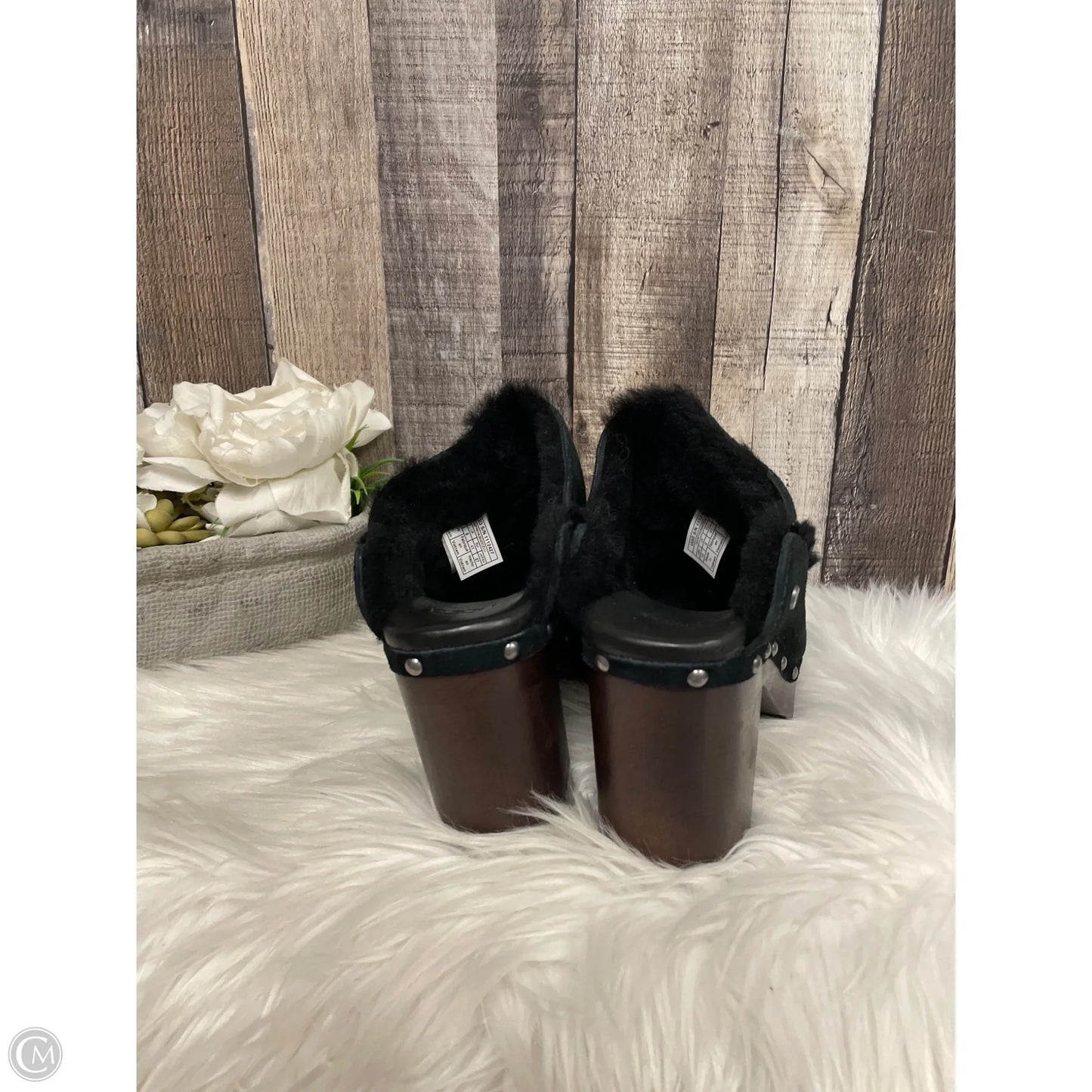 Shoes Designer By Ugg In Black & Brown, Size: 10