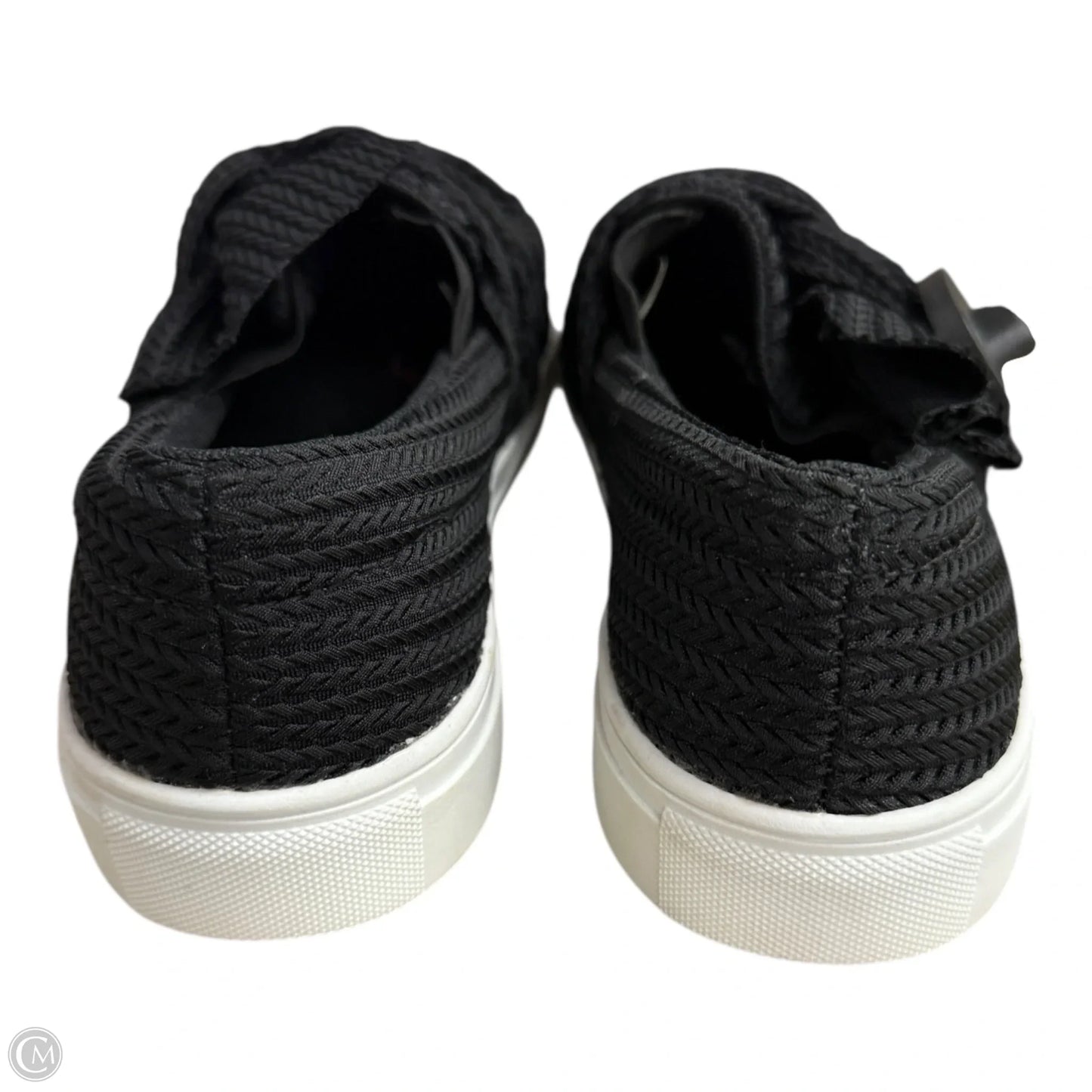 Shoes Sneakers By Clothes Mentor In Black & White, Size: 9