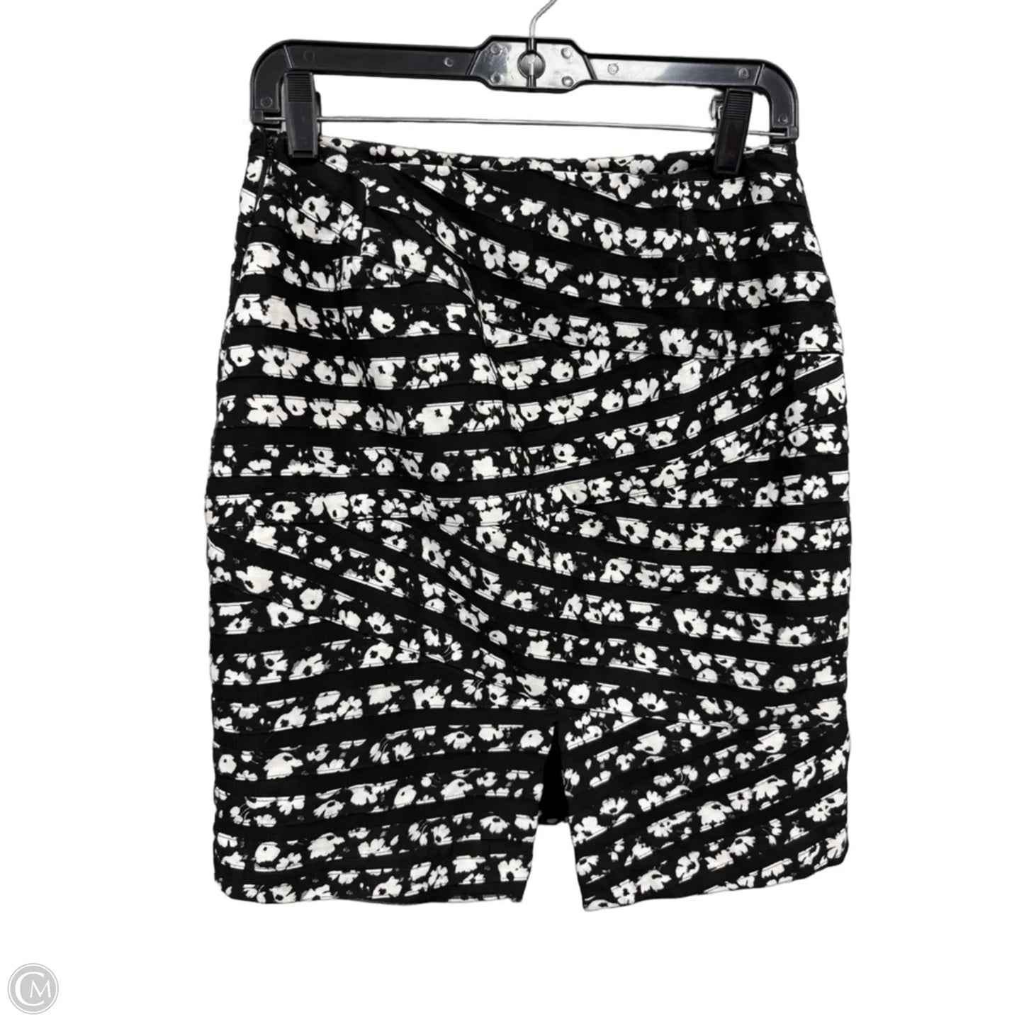 Skirt Mini & Short By White House Black Market In Black & White, Size: 4
