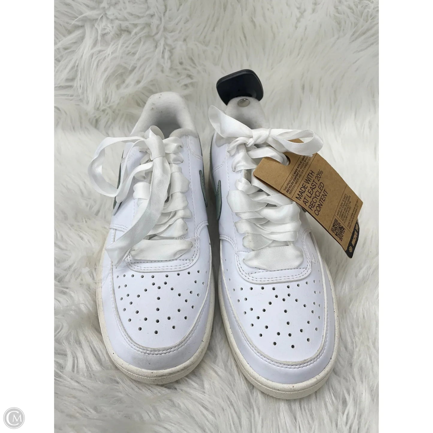 Shoes Sneakers By Nike In Green & White, Size: 6.5