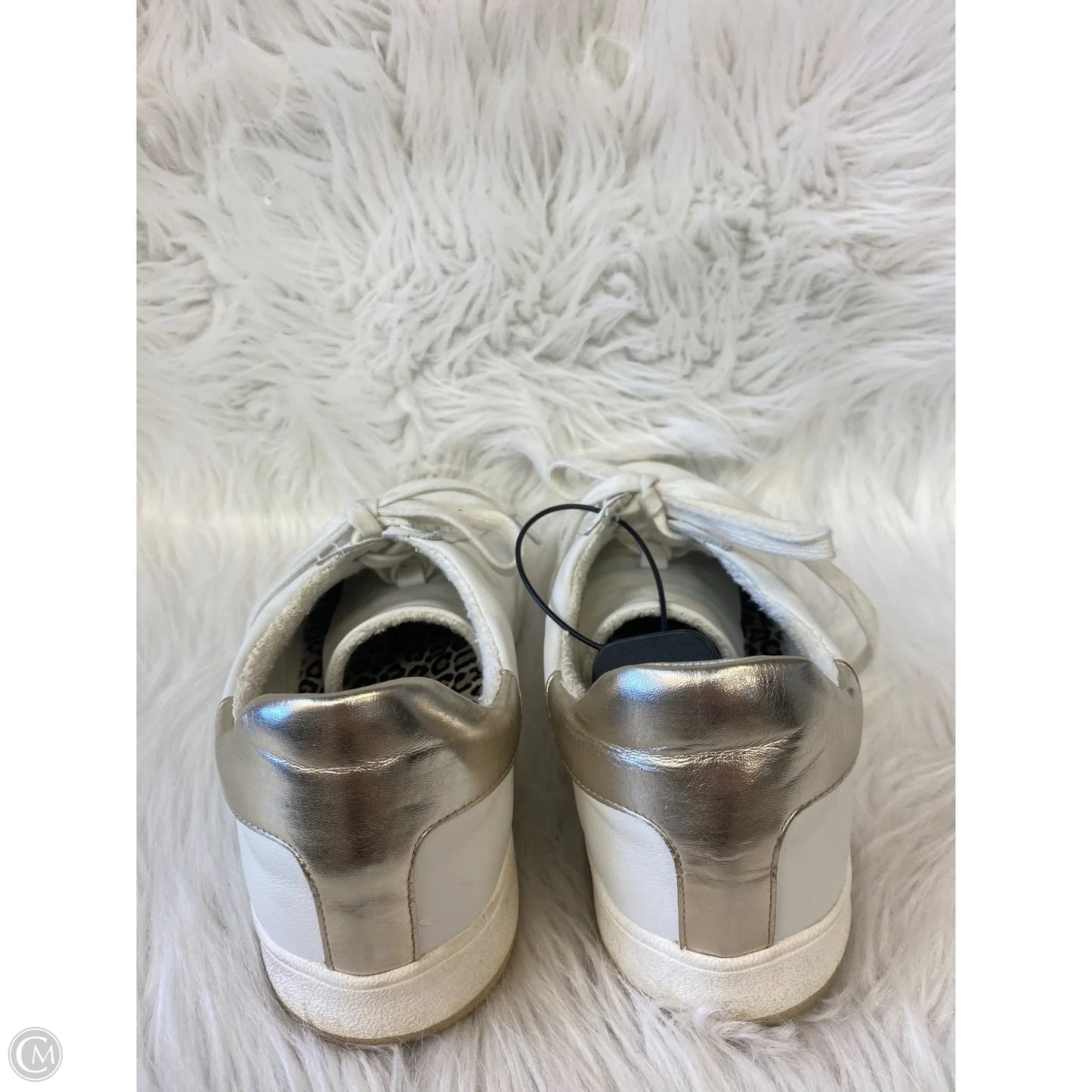 Shoes Sneakers By Chicos In White, Size: 9