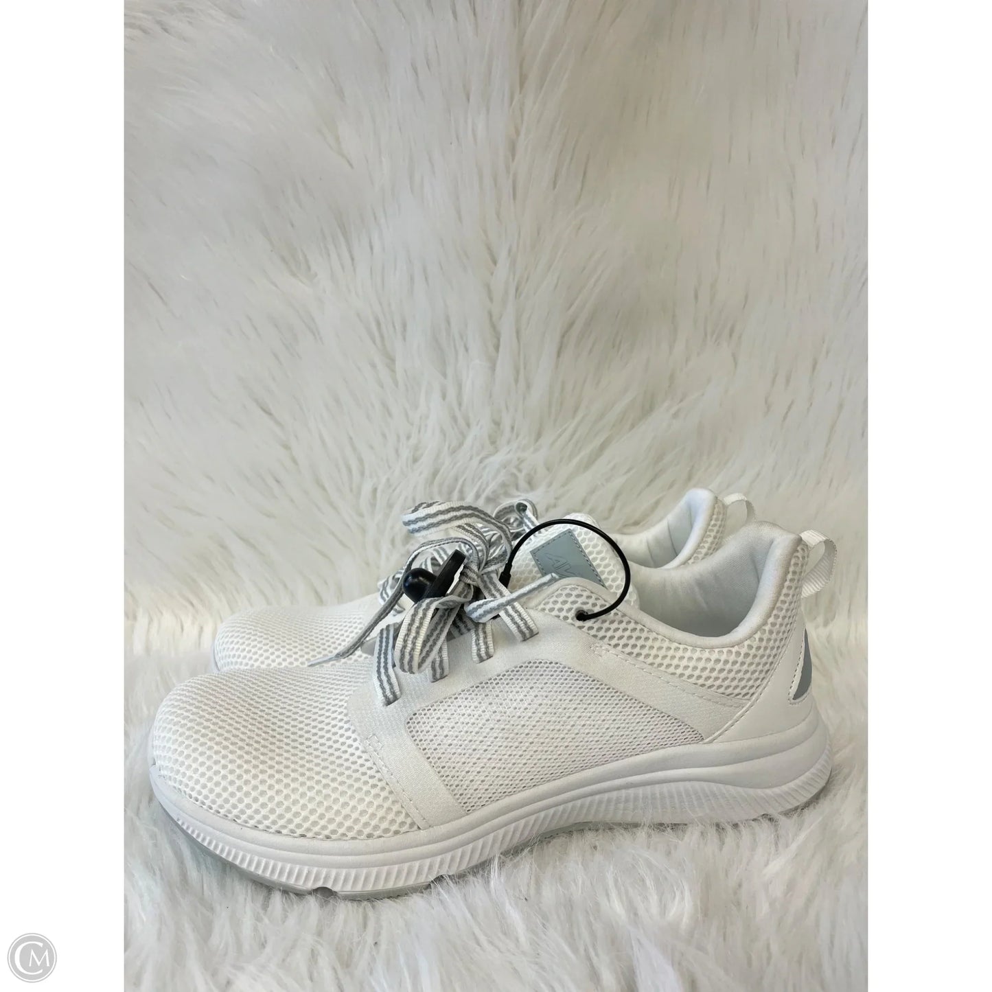 Shoes Athletic By Avia In White, Size: 9