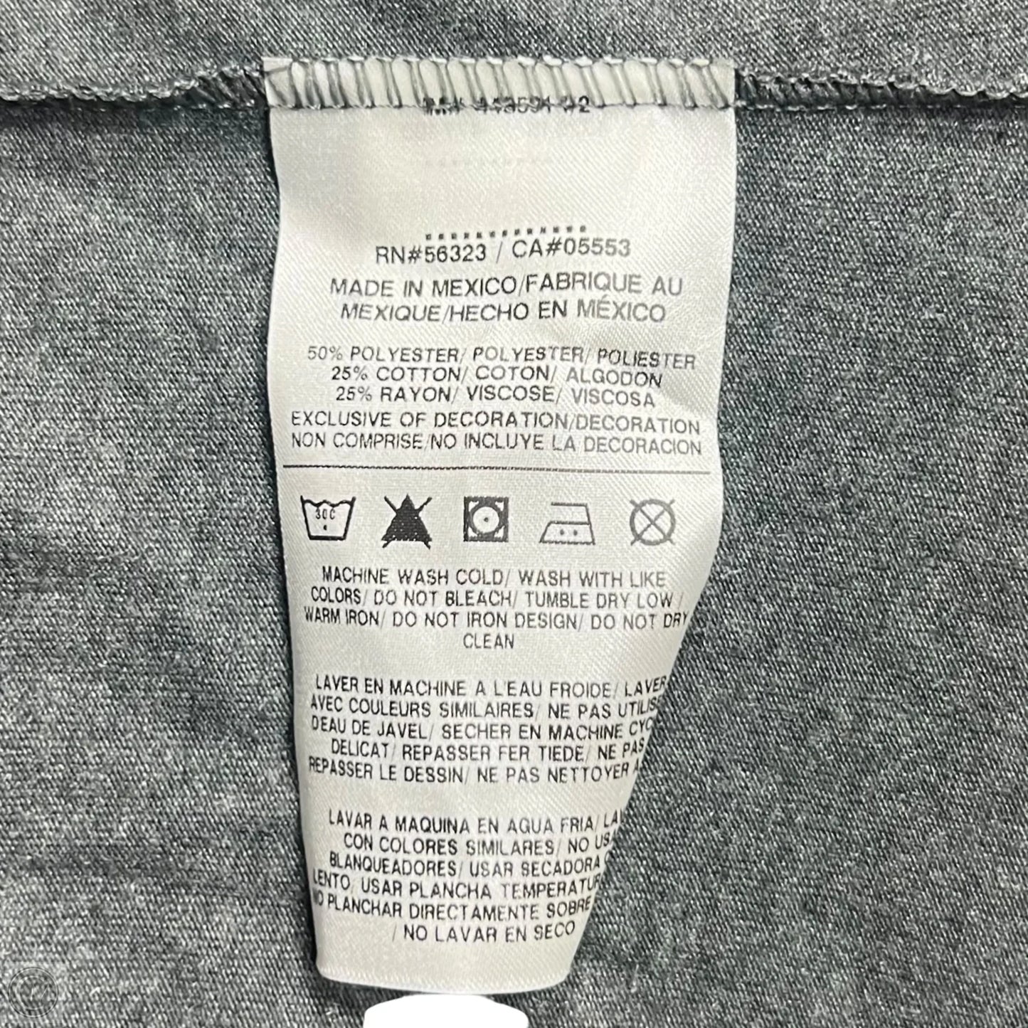 Athletic Top Long Sleeve Collar By Nike In Grey, Size: M