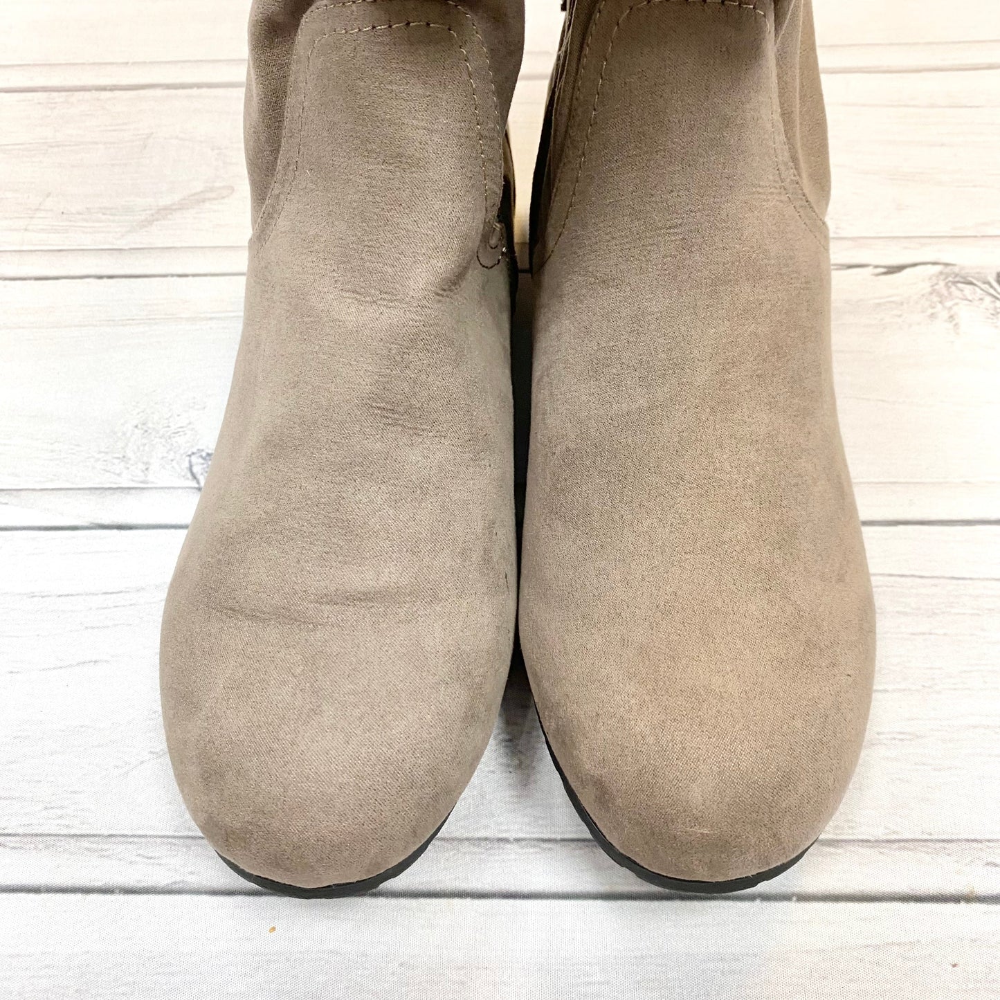 Boots Knee Flats By Cloudwalkers Size: 8