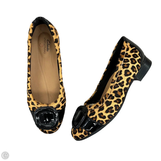 Shoes Flats By Clarks In Animal Print, Size: 6