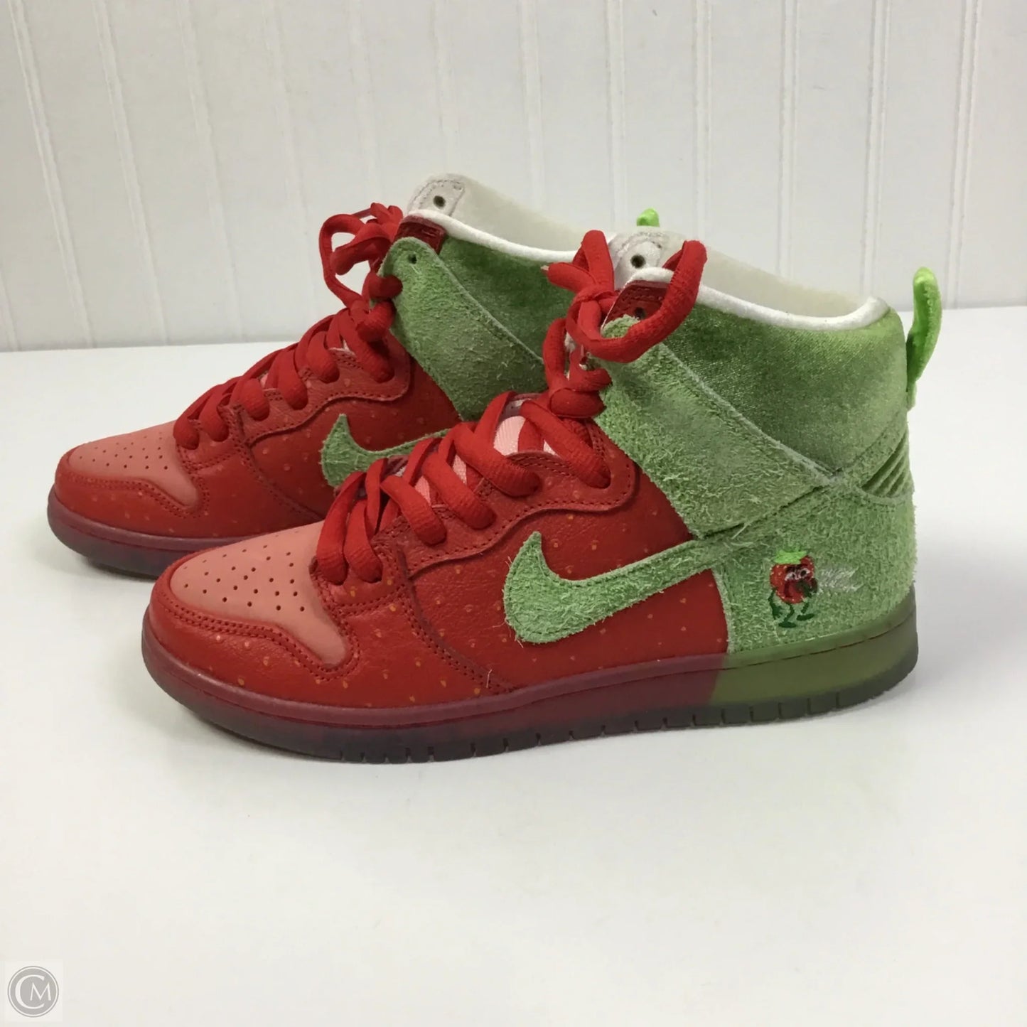 Shoes Sneakers By Nike In Green & Red, Size: 8.5