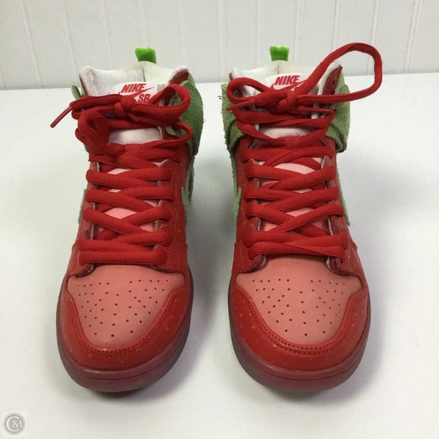 Shoes Sneakers By Nike In Green & Red, Size: 8.5