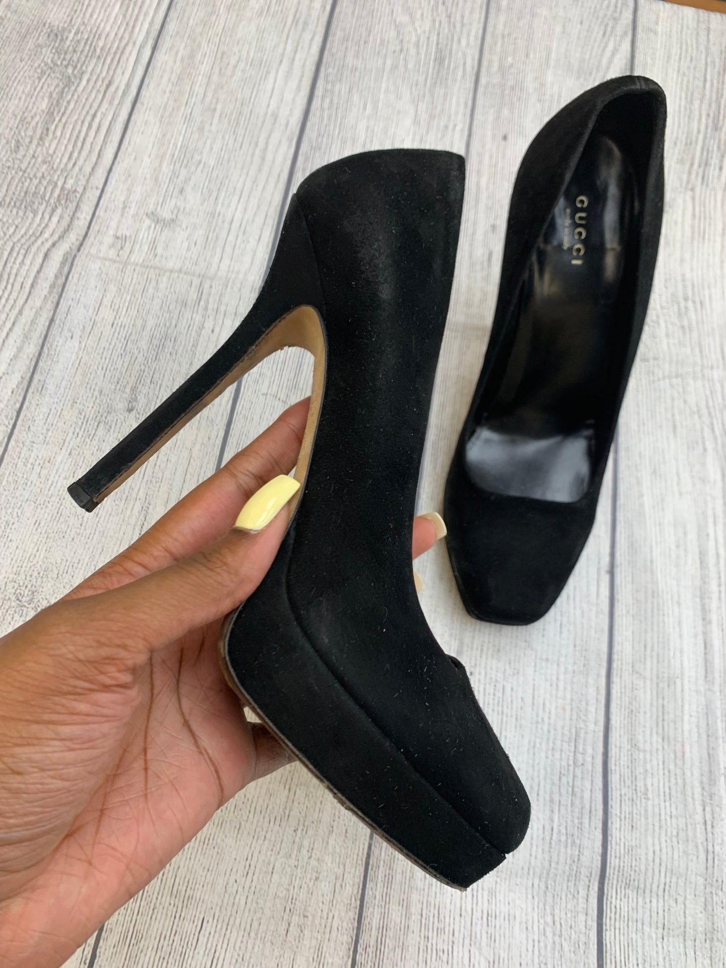 Shoes Designer By Gucci Size: 8.5