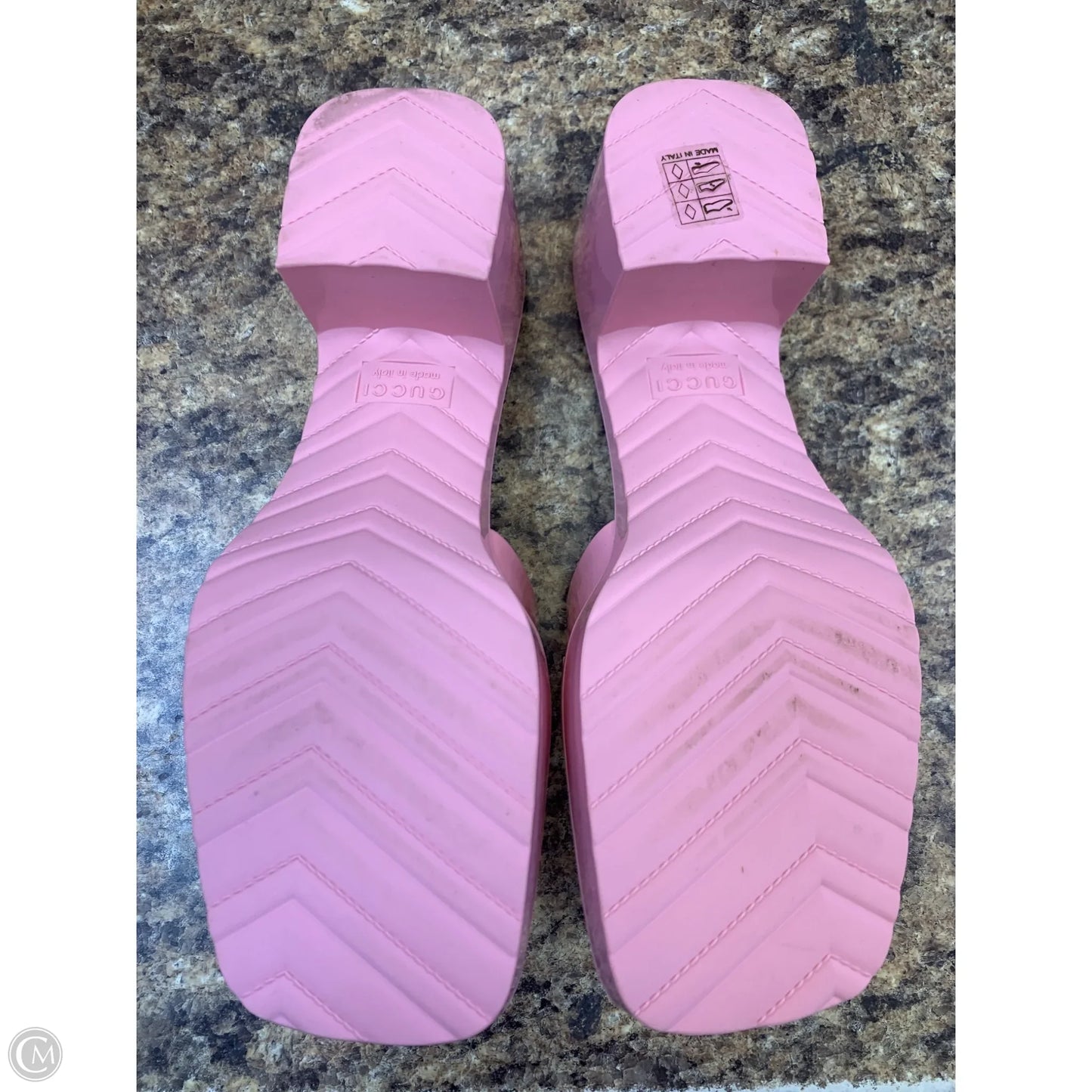 Shoes Luxury Designer By Gucci In Pink, Size: 8