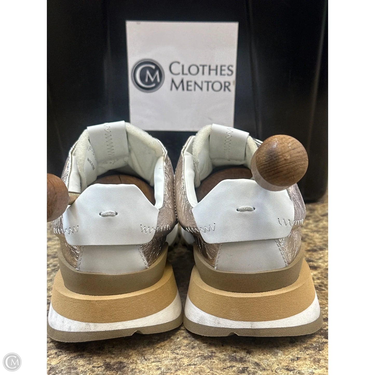 Shoes Athletic By Donald Pliner In Bronze, Size: 9